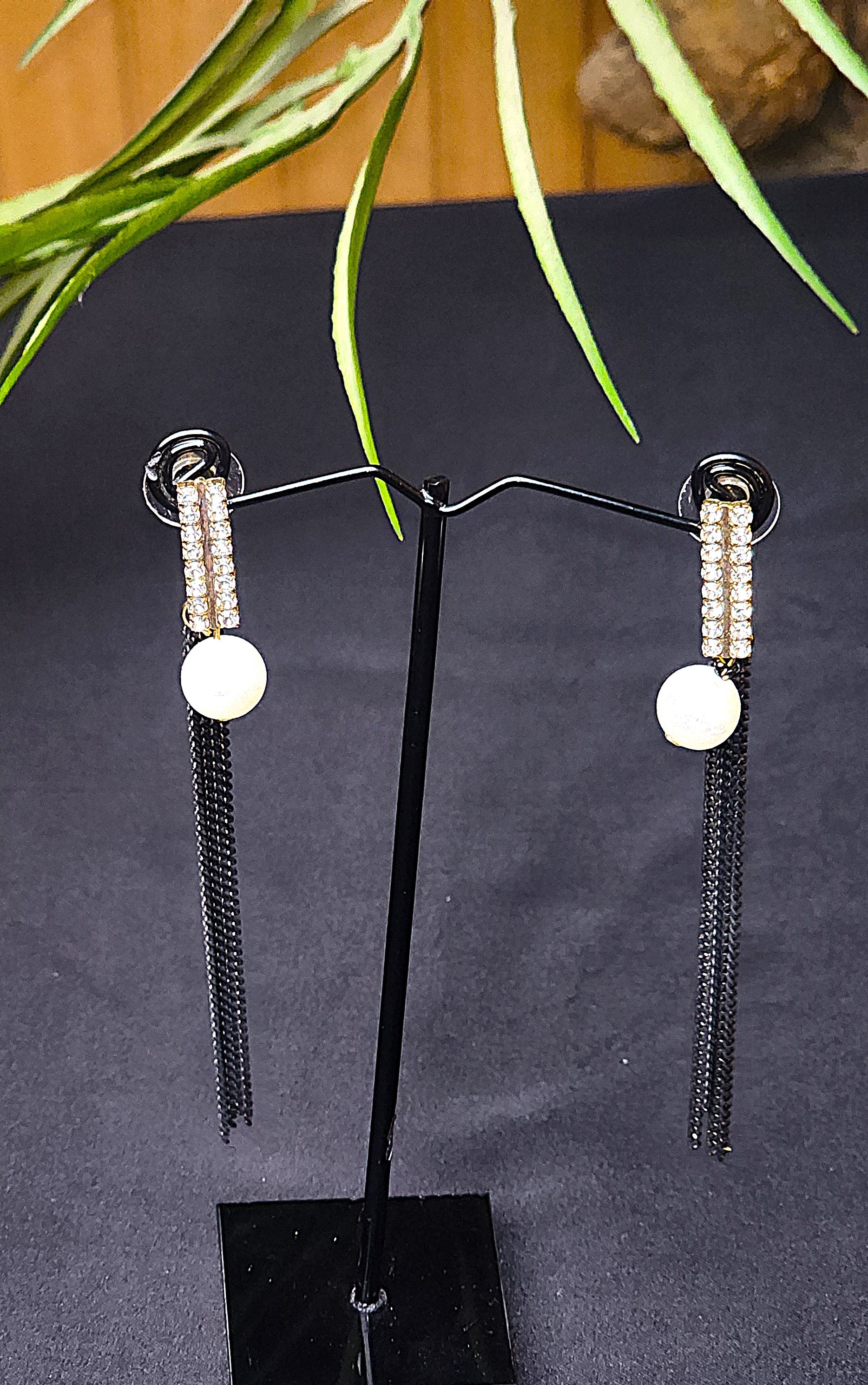 STONE CHAIN PEARL EARRRINGS