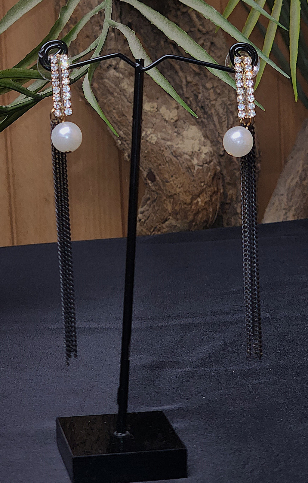 STONE CHAIN PEARL EARRRINGS