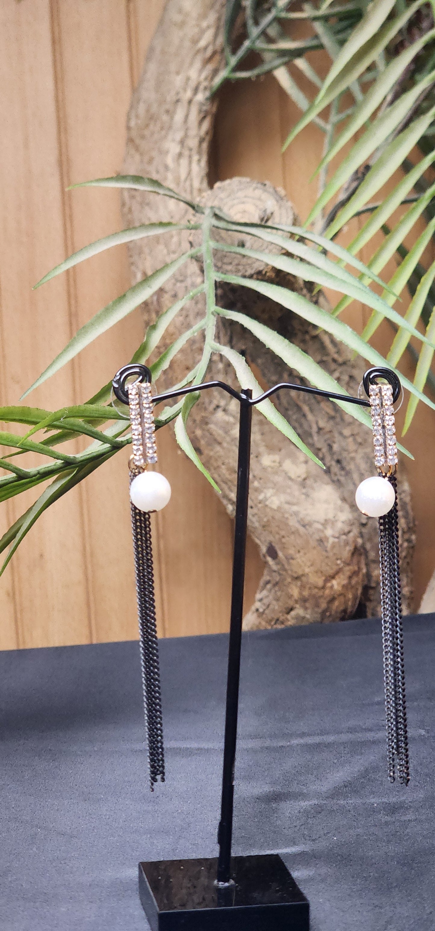 STONE CHAIN PEARL EARRRINGS