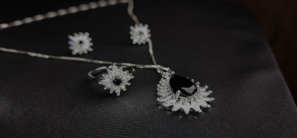 Black stone Inside Silver Zircon Outside Pendant Set with 2 Earrings