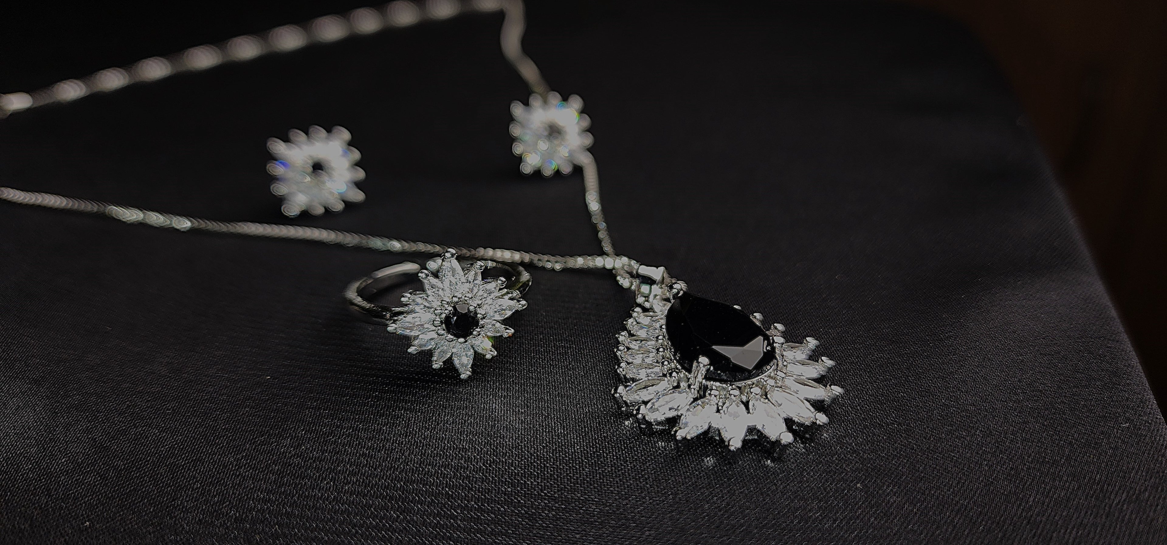 Black stone Inside Silver Zircon Outside Pendant Set with 2 Earrings