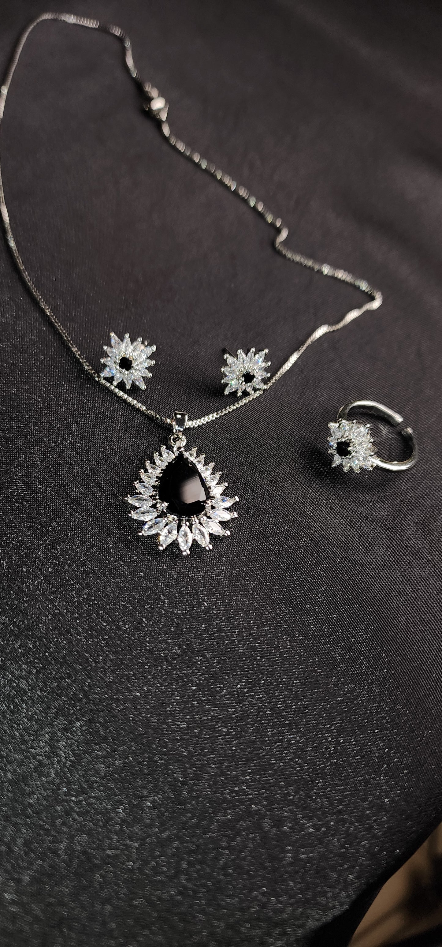 Black stone Inside Silver Zircon Outside Pendant Set with 2 Earrings