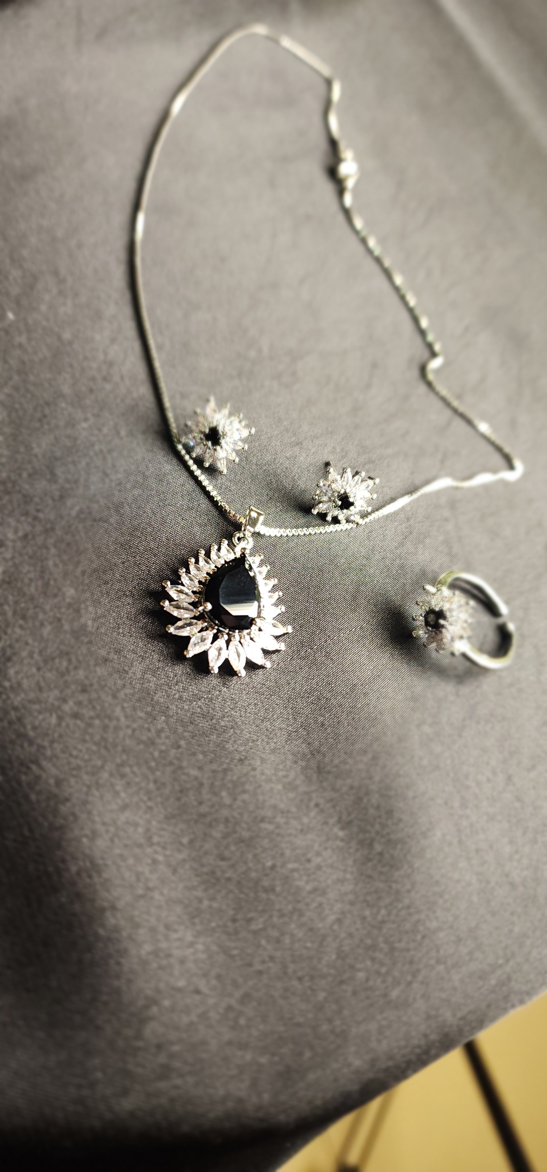 Black stone Inside Silver Zircon Outside Pendant Set with 2 Earrings