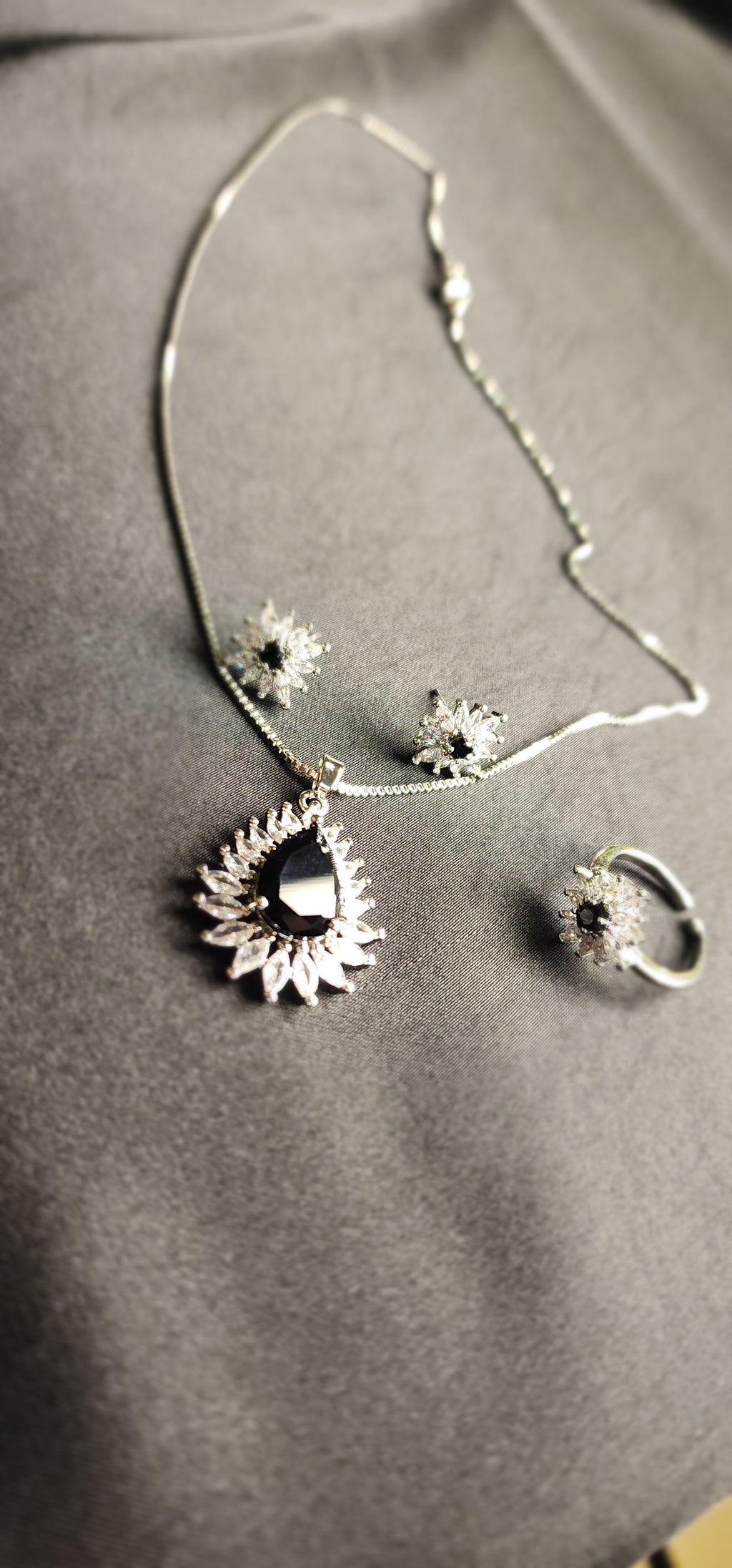 Black stone Inside Silver Zircon Outside Pendant Set with 2 Earrings