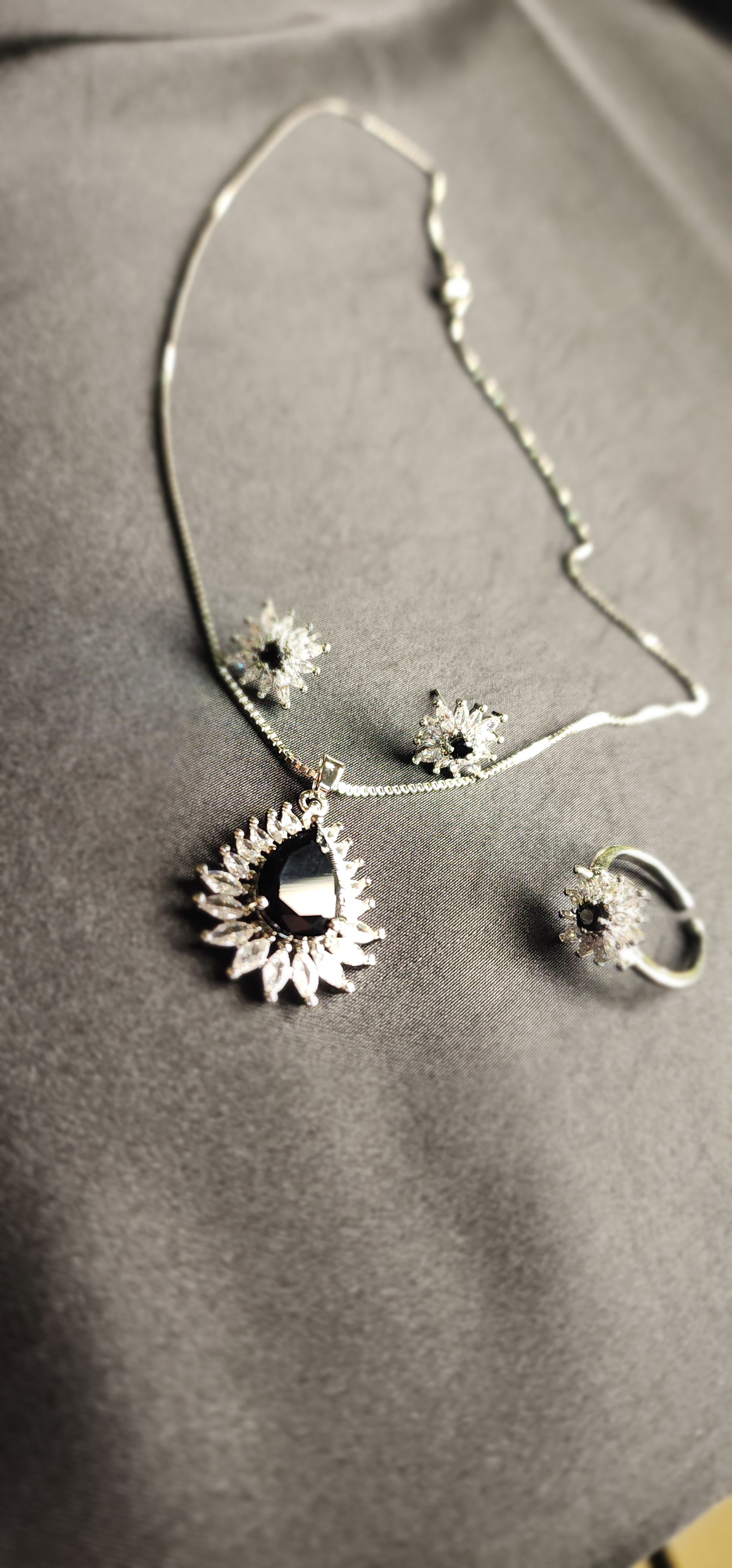 Black stone Inside Silver Zircon Outside Pendant Set with 2 Earrings