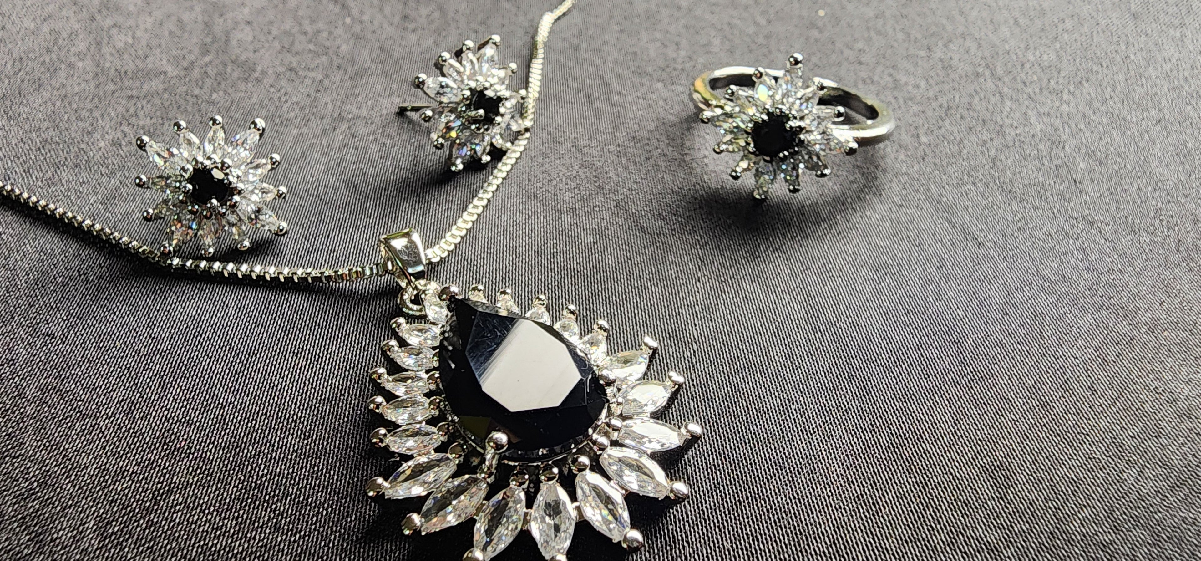 Black stone Inside Silver Zircon Outside Pendant Set with 2 Earrings