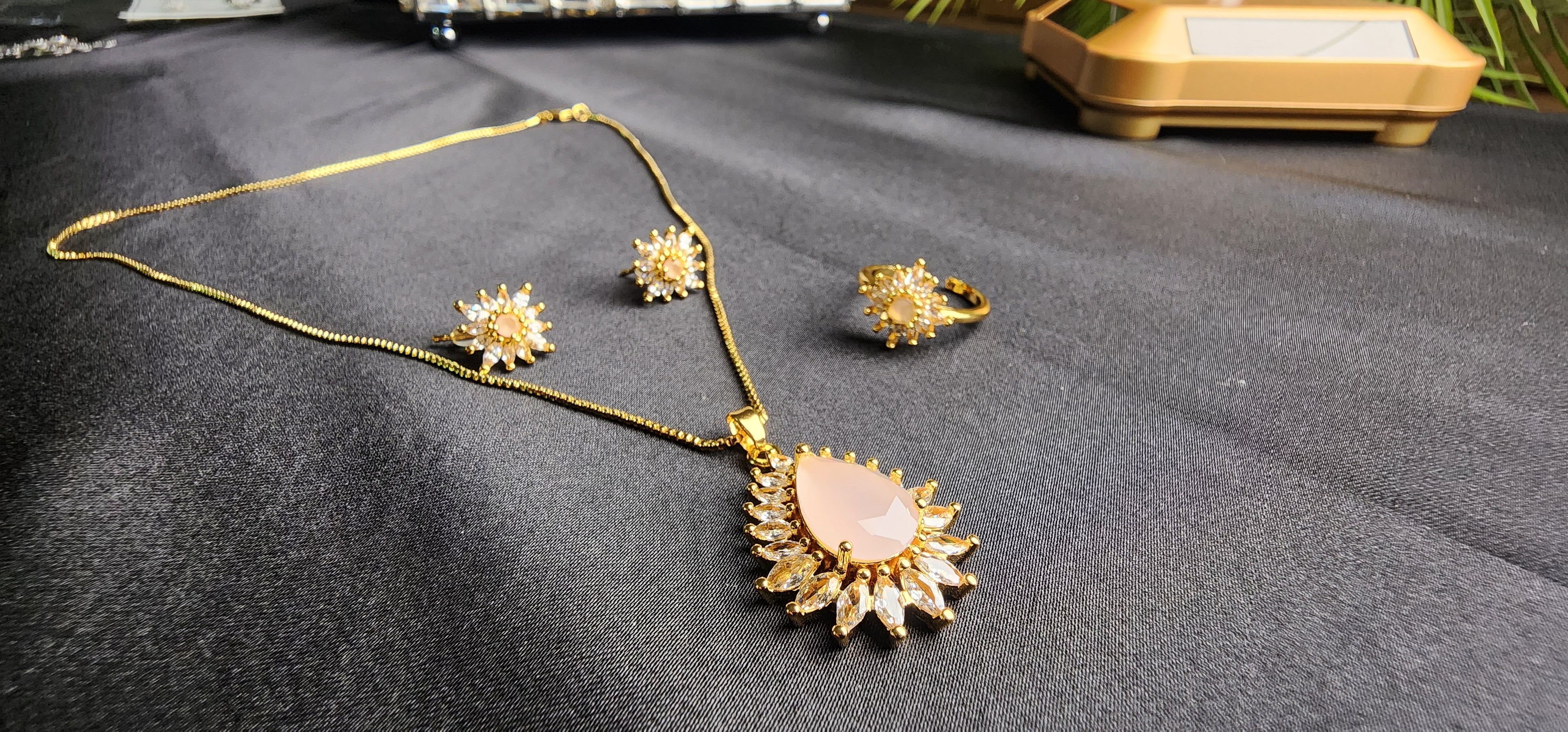 Pink Stone Big & Side Champagne Stone Outside 3-Piece Pendant Set