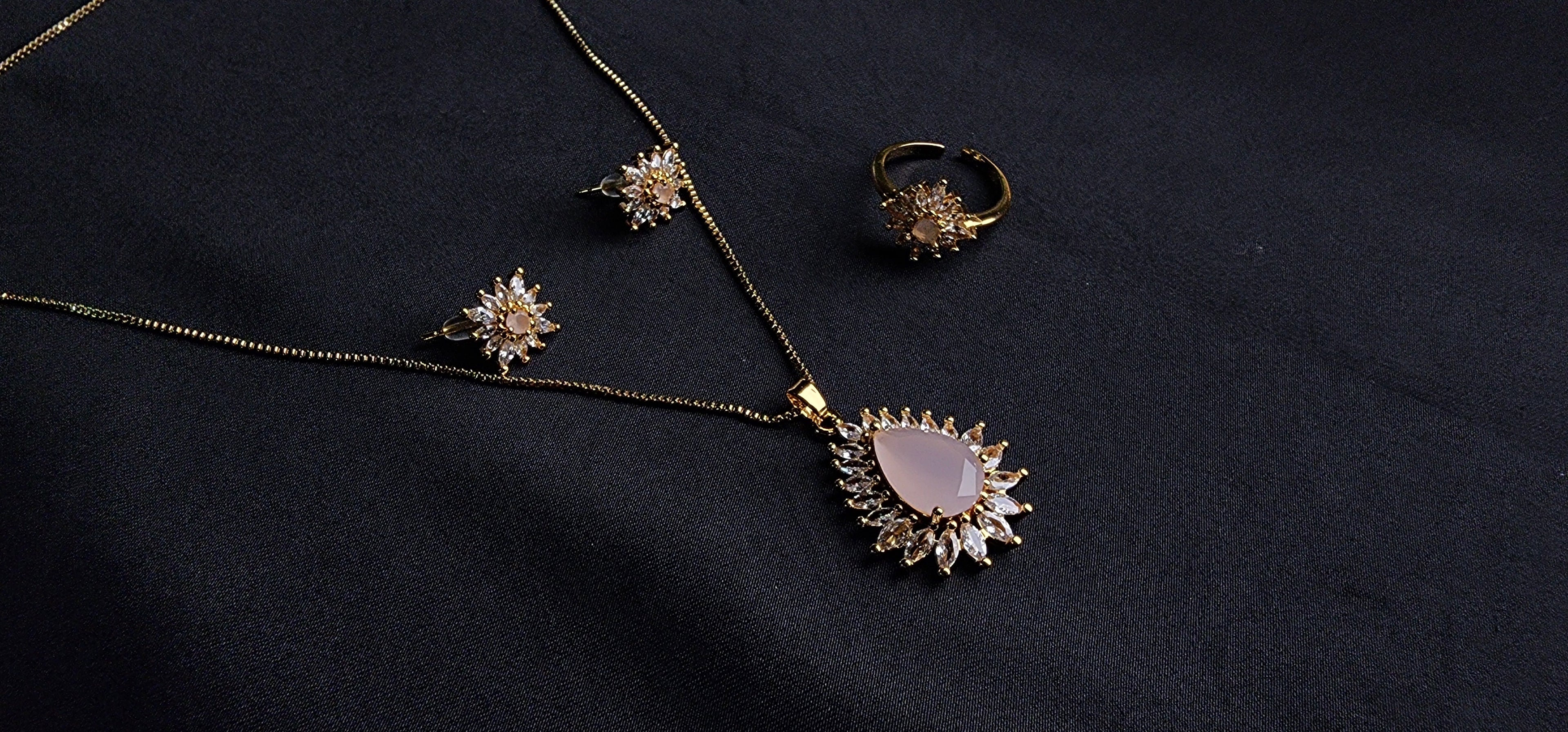 Pink Stone Big & Side Champagne Stone Outside 3-Piece Pendant Set