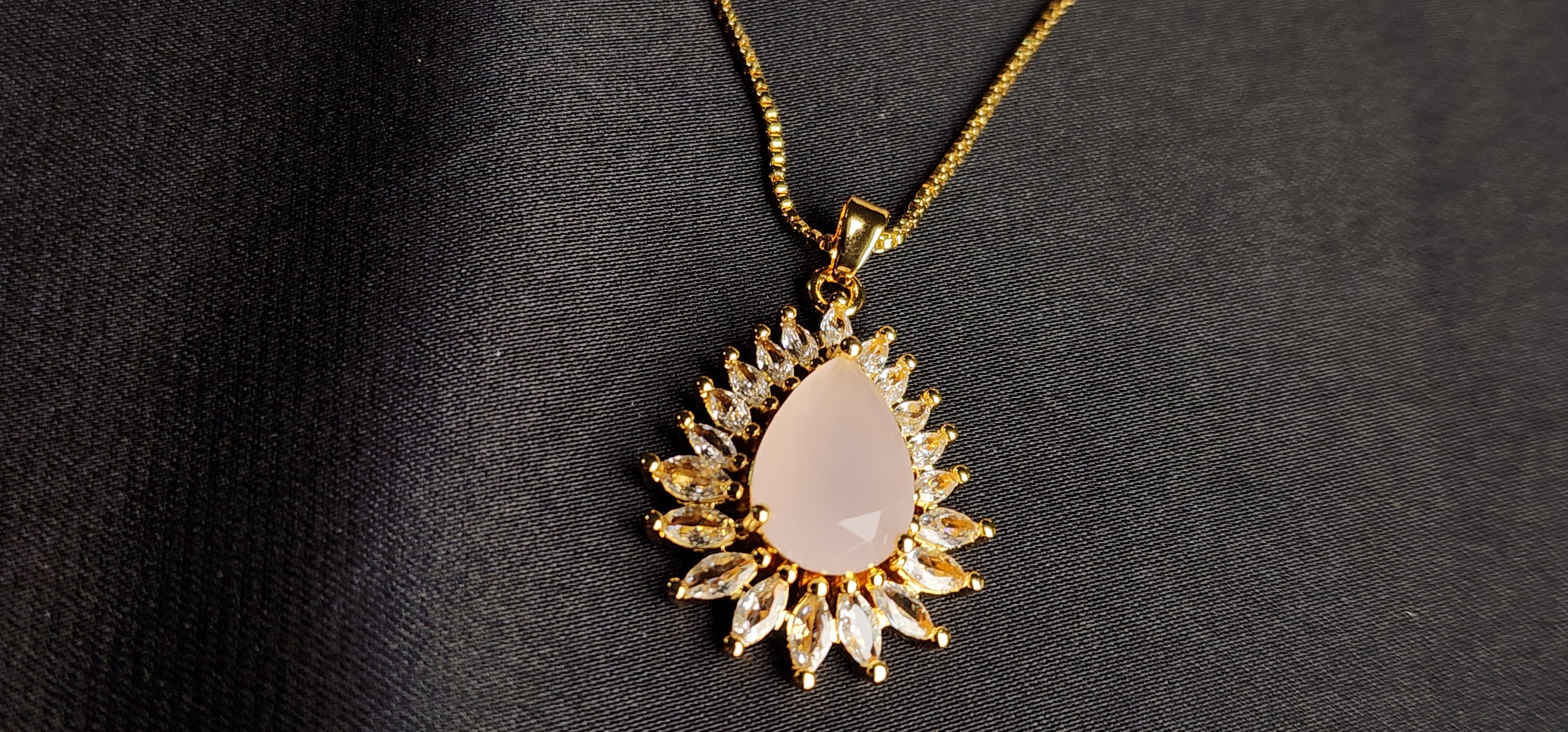 Pink Stone Big & Side Champagne Stone Outside 3-Piece Pendant Set