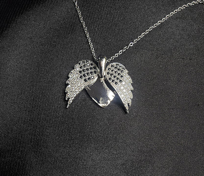 👼 Angel Wings Locket