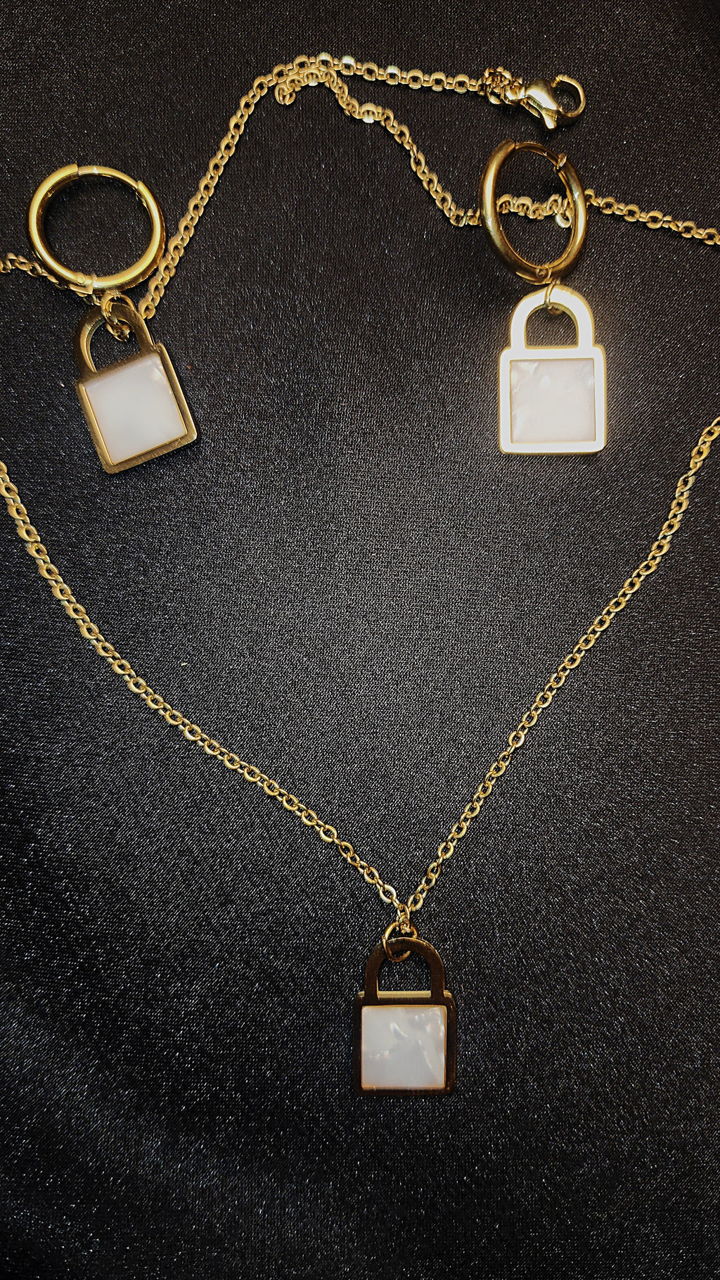 💎 Beautiful White Stone Locket Sets