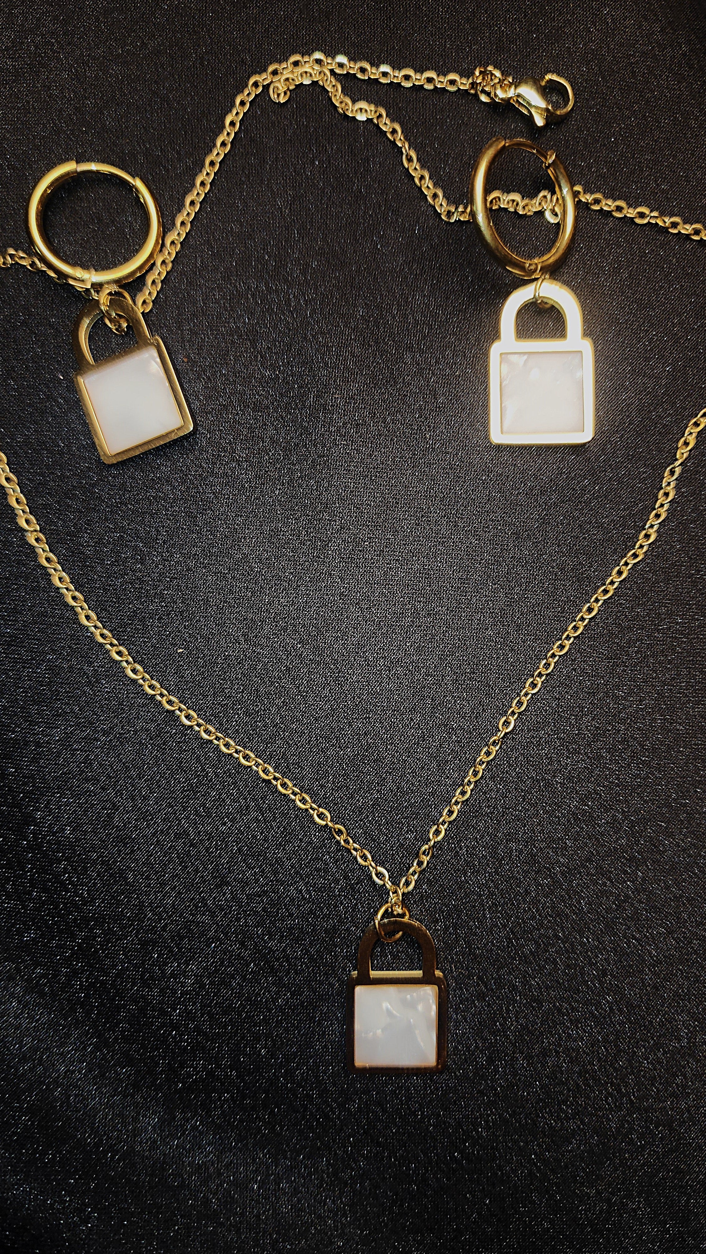 💎 Beautiful White Stone Locket Sets