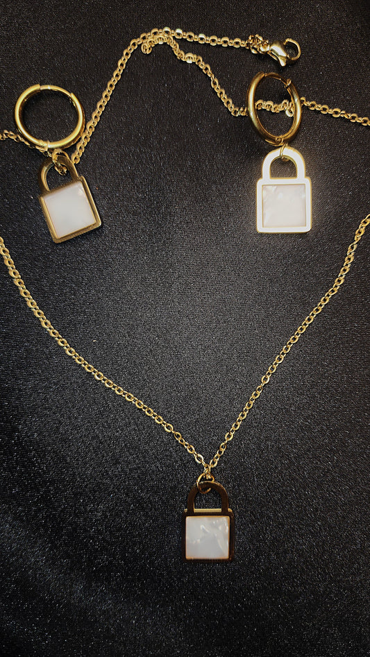 💎 Beautiful White Stone Locket Sets