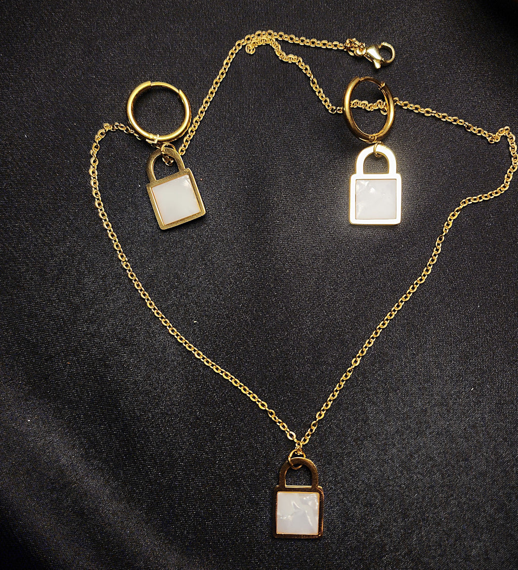 💎 Beautiful White Stone Locket Sets