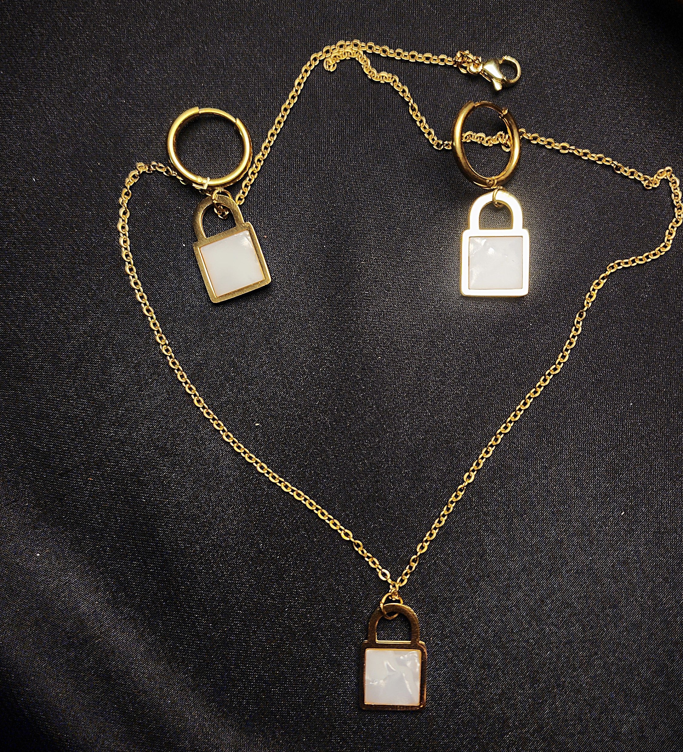 💎 Beautiful White Stone Locket Sets