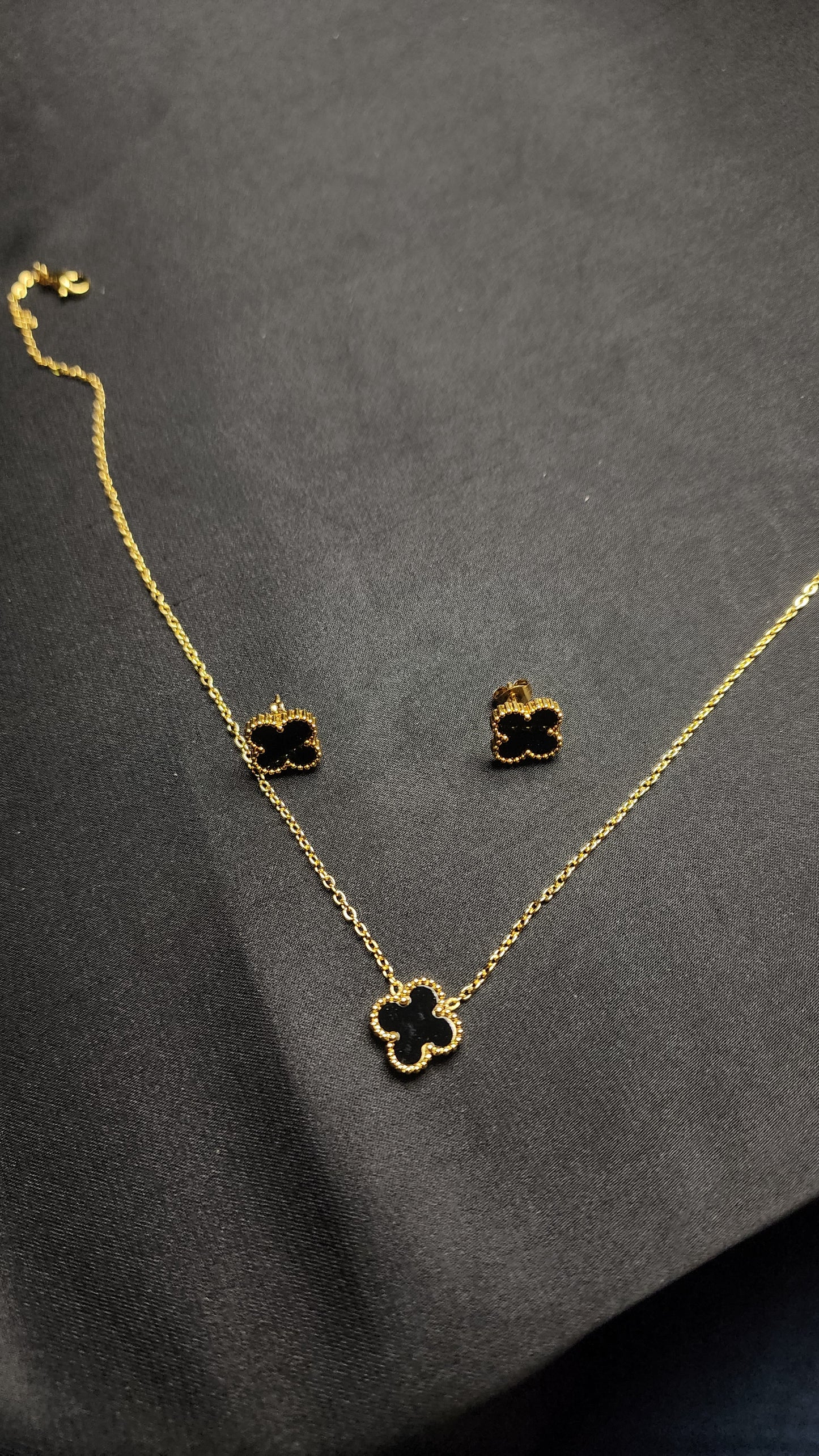 🌸 Flower Shape Locket Set