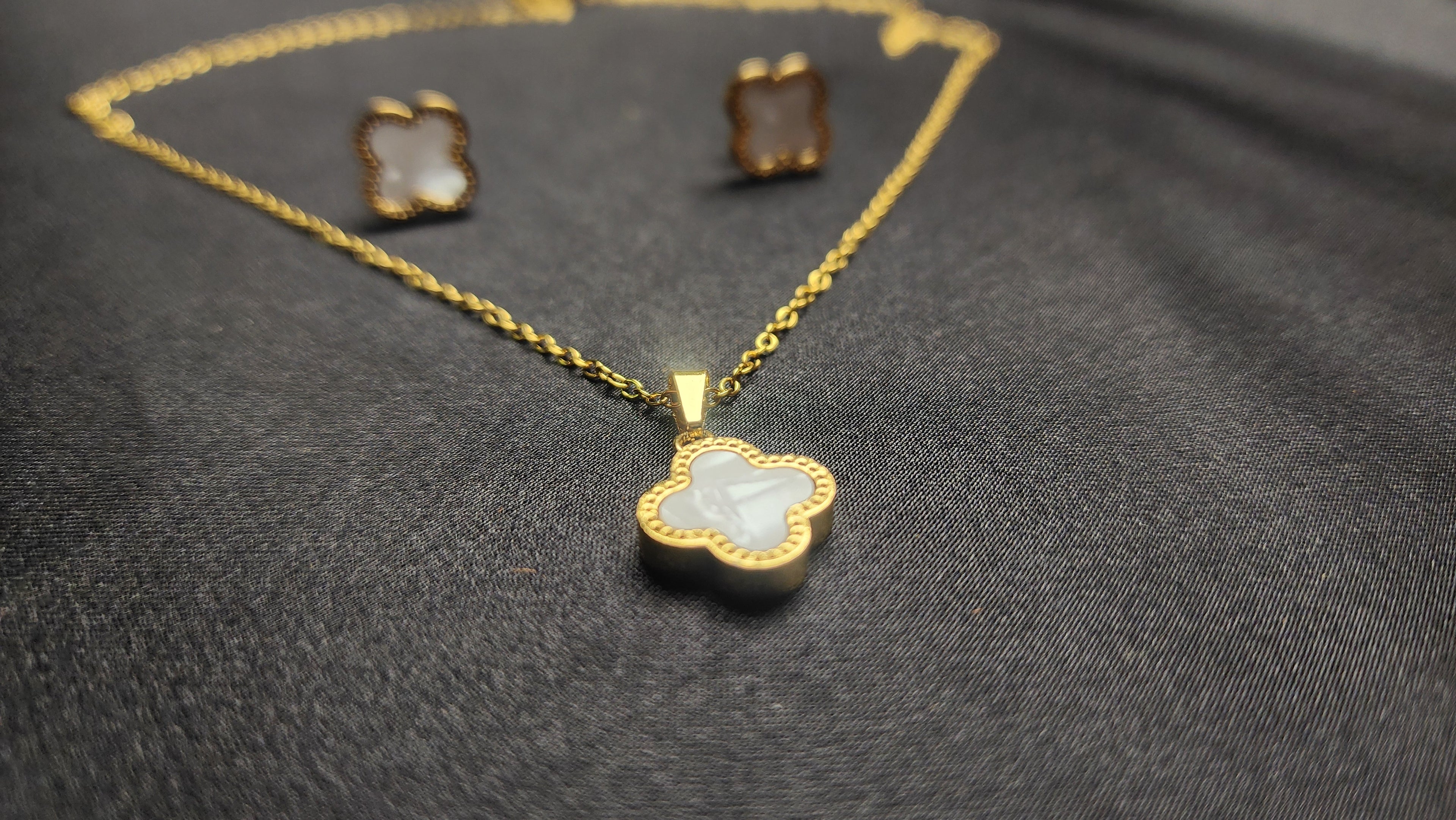 🌸 Flower Shape Locket Set