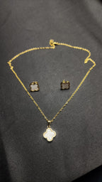 🌸 Flower Shape Locket Set