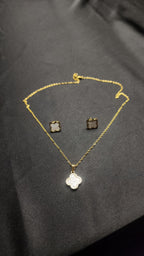 🌸 Flower Shape Locket Set