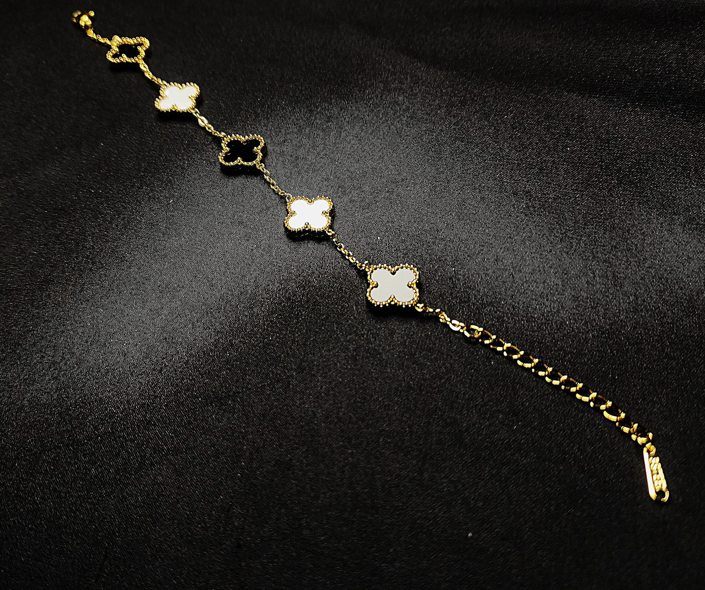 🌸 Flower Shape Bracelet