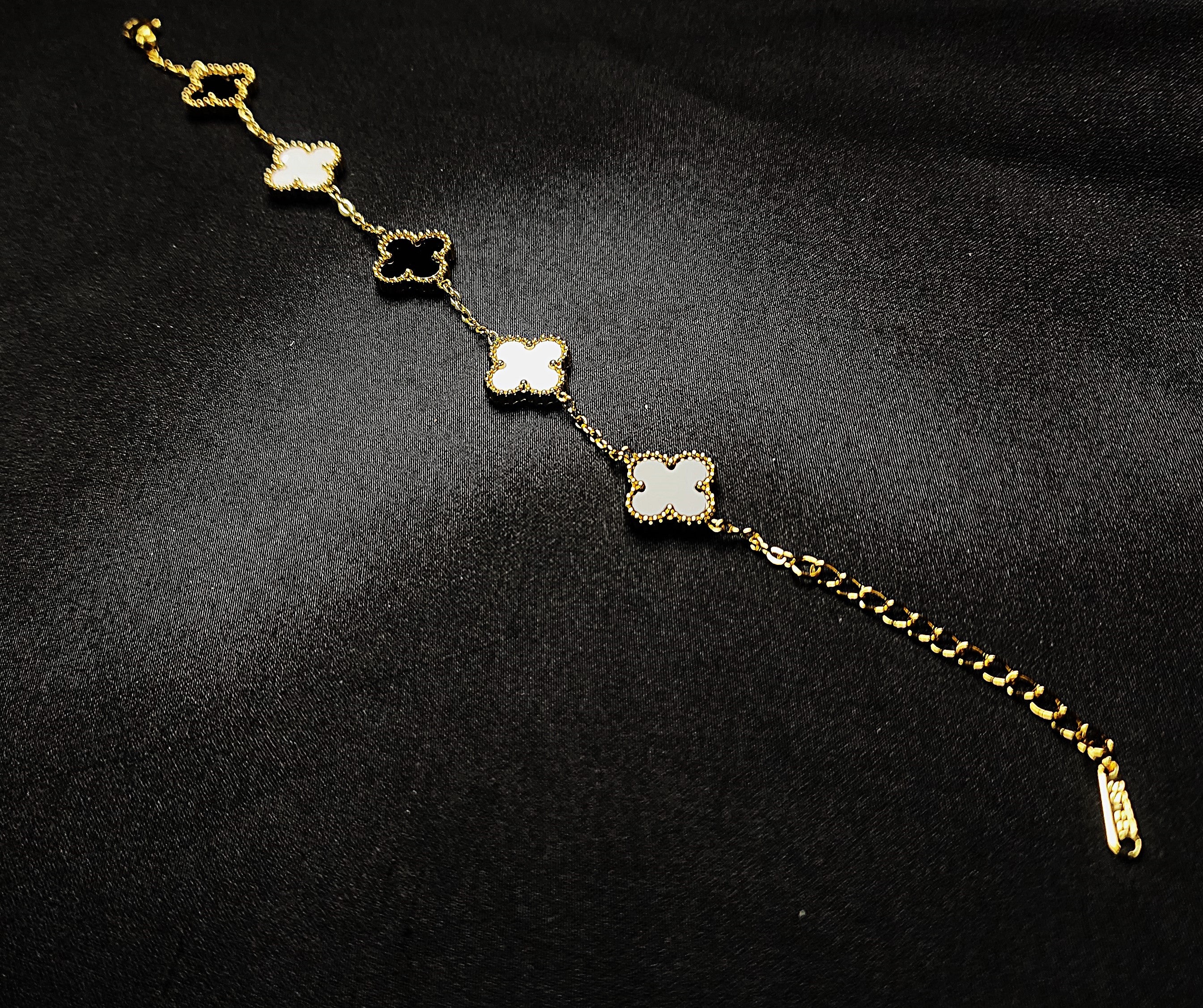 🌸 Flower Shape Bracelet
