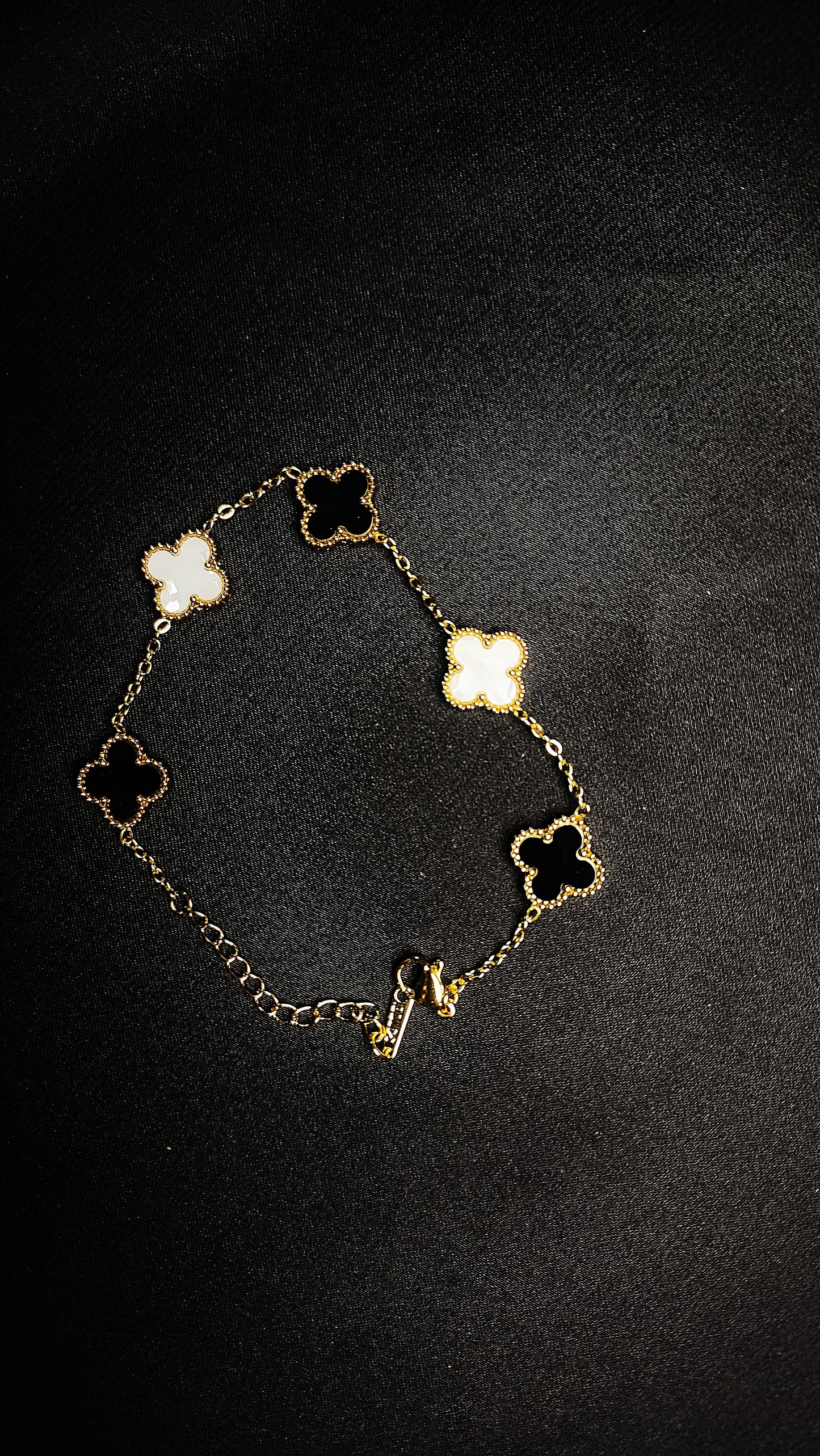 🌸 Flower Shape Bracelet