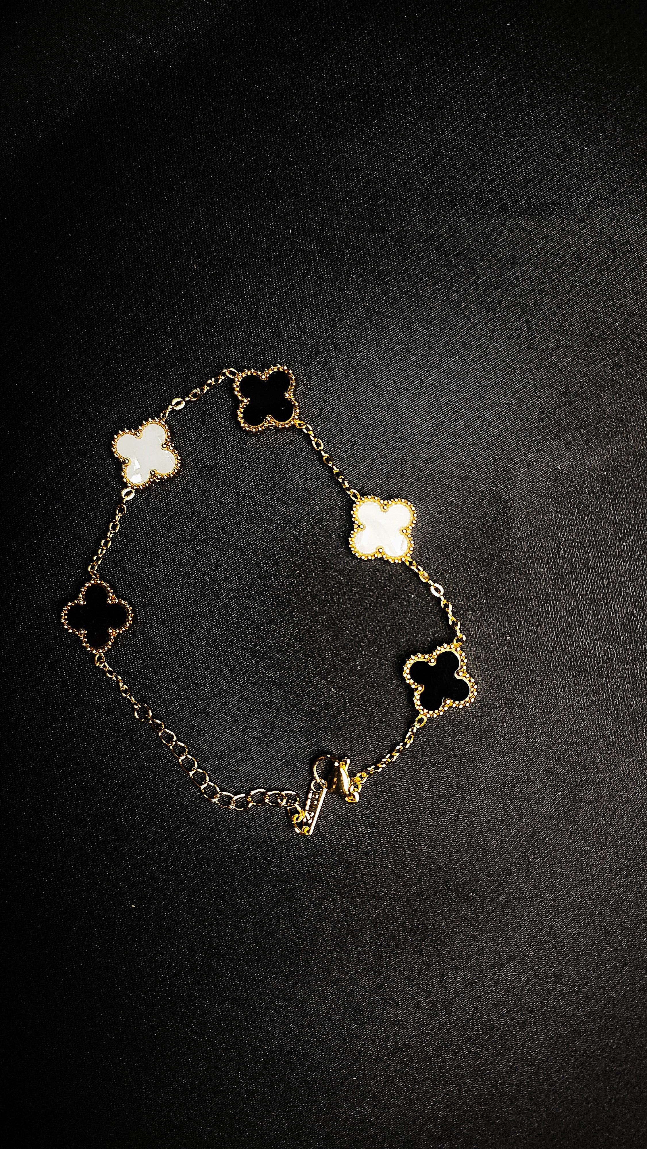 🌸 Flower Shape Bracelet