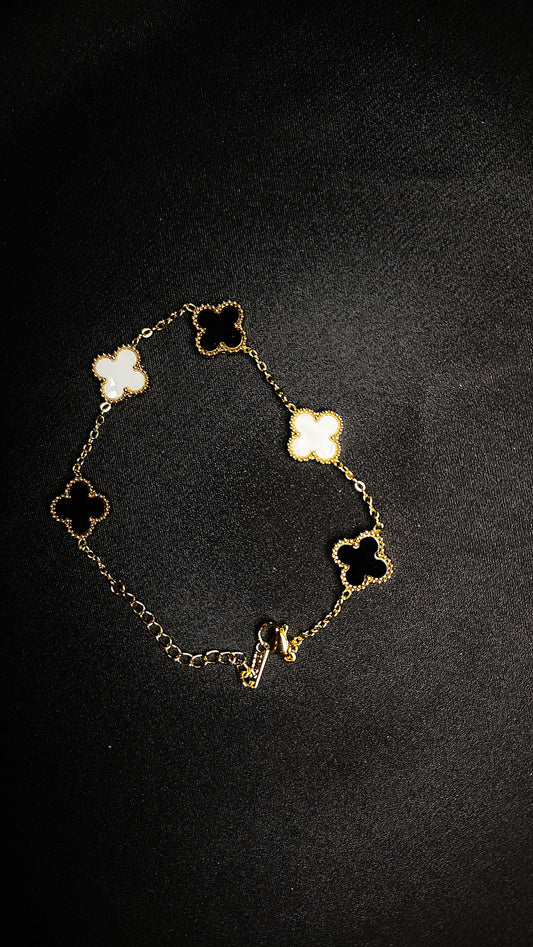 🌸 Flower Shape Bracelet