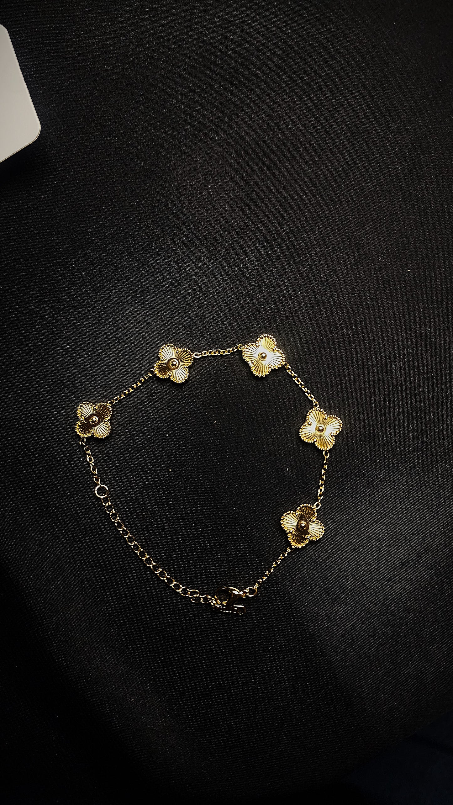 🌸 Flower Shape Bracelet