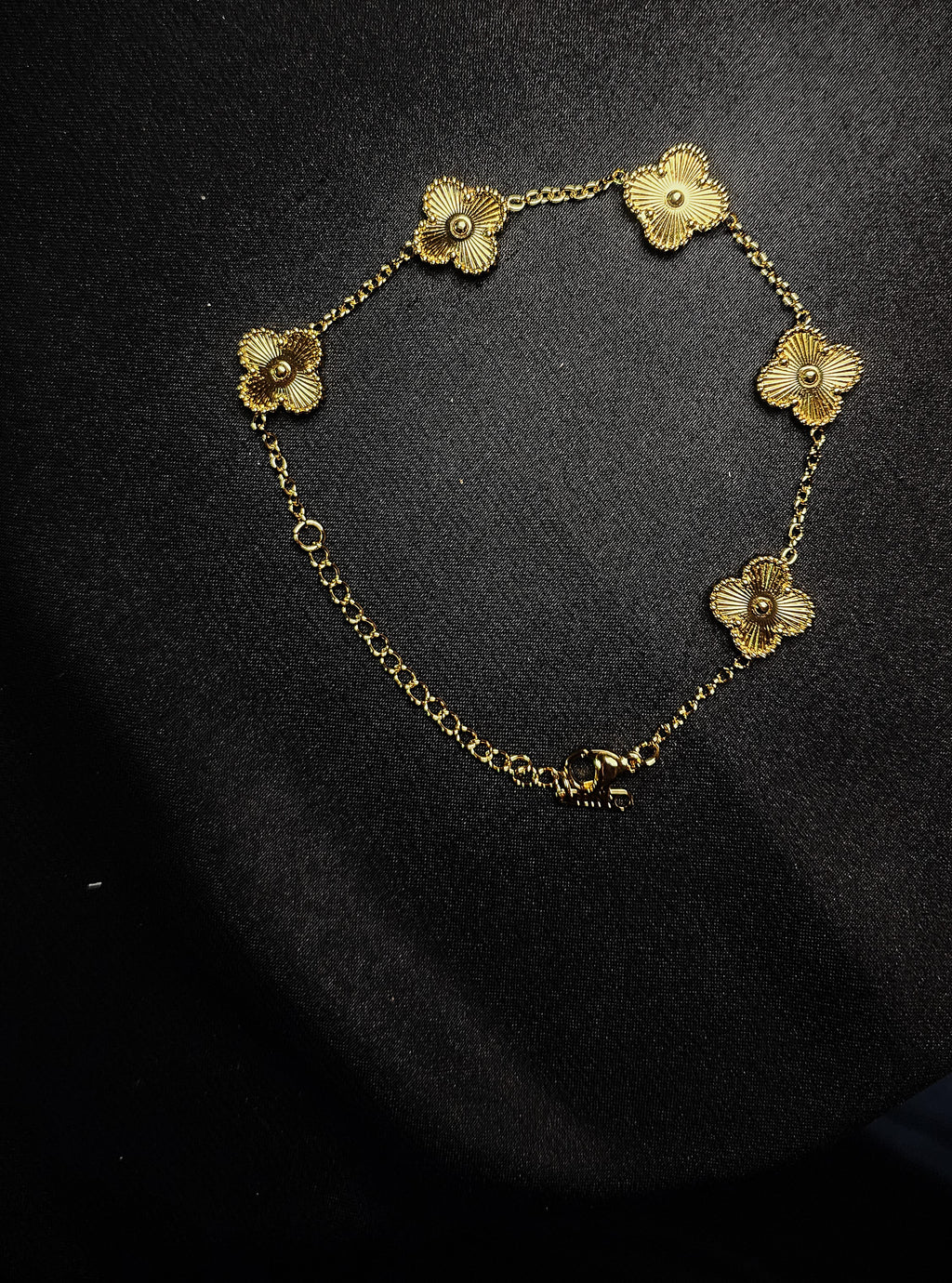 🌸 Flower Shape Bracelet