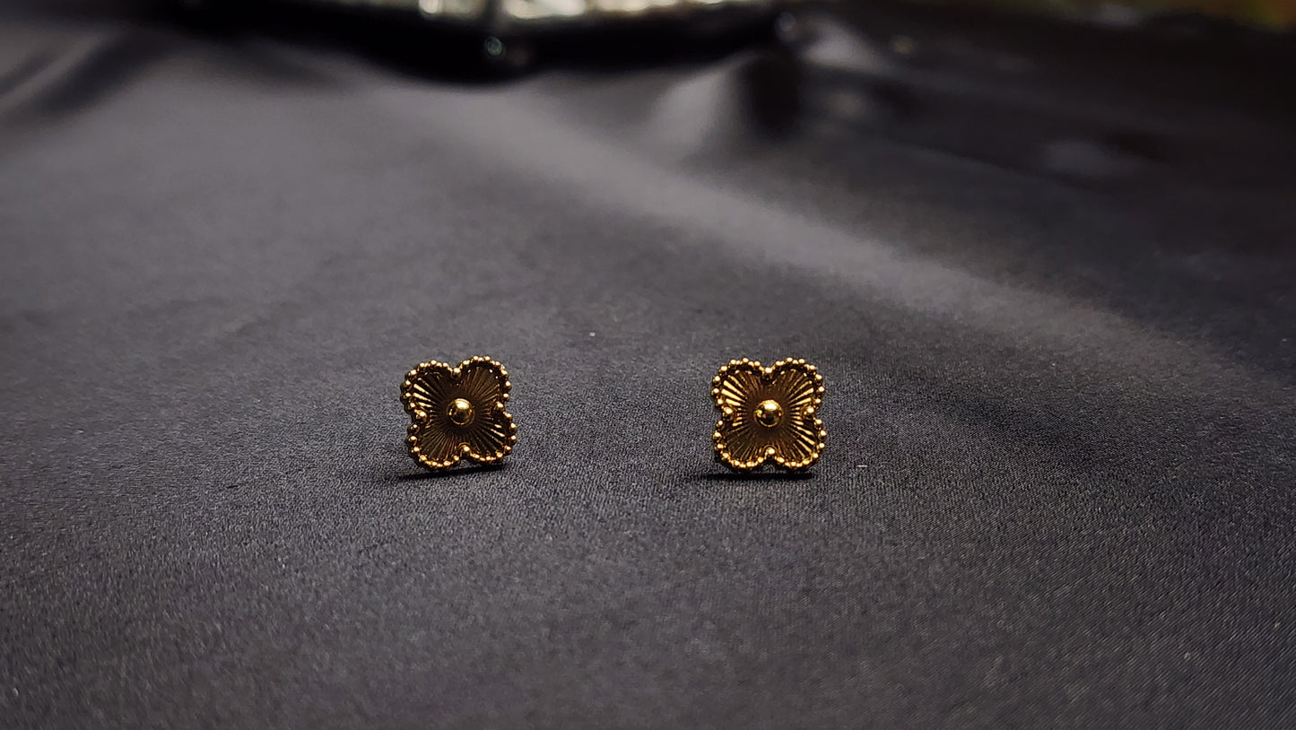 🌸 Flower Shape Locket Set