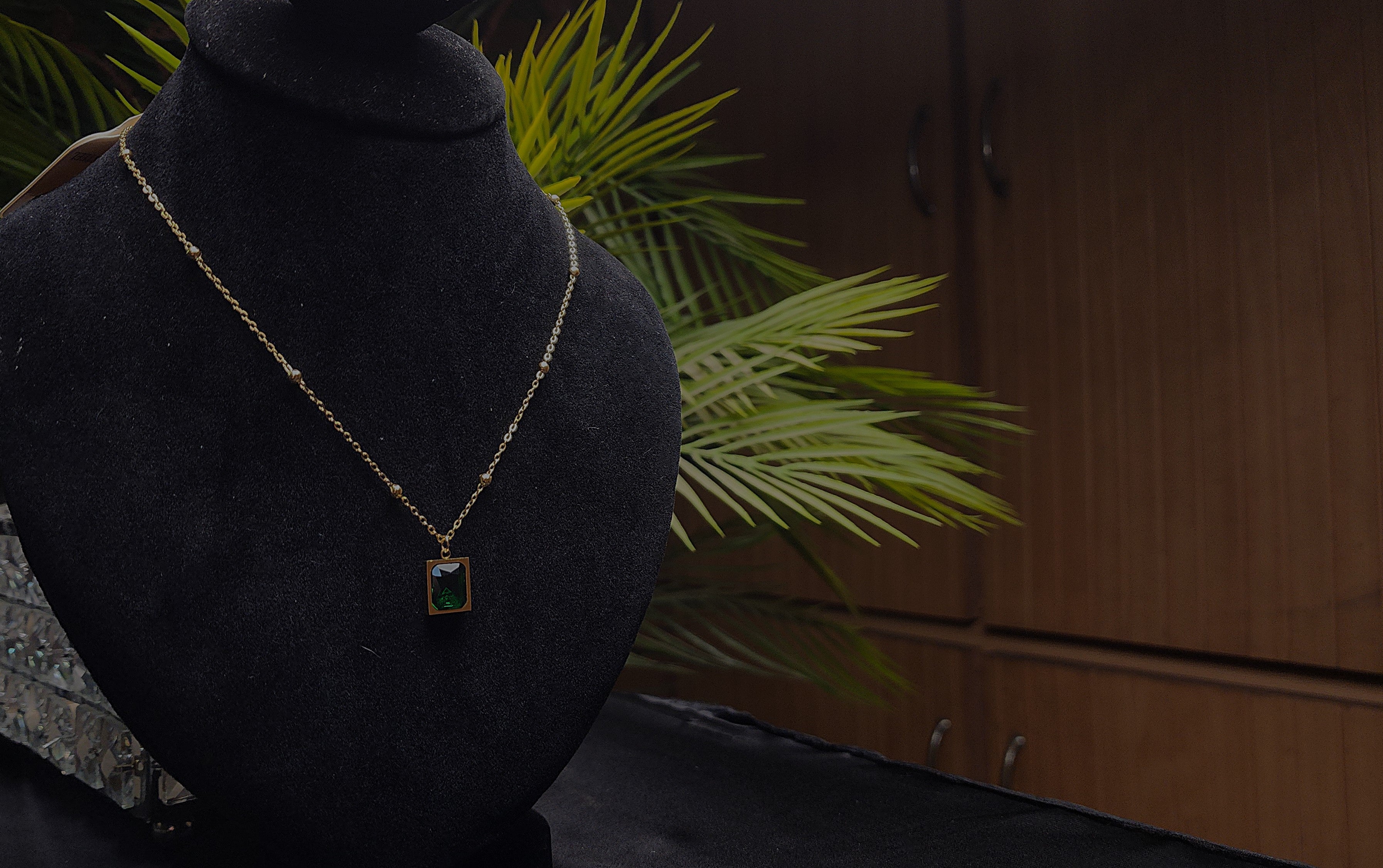💚 Green Square Stone Locket