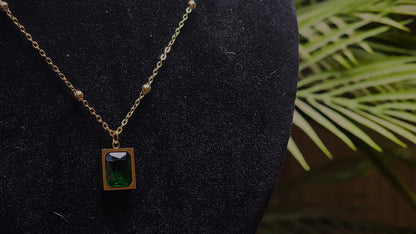 💚 Green Square Stone Locket