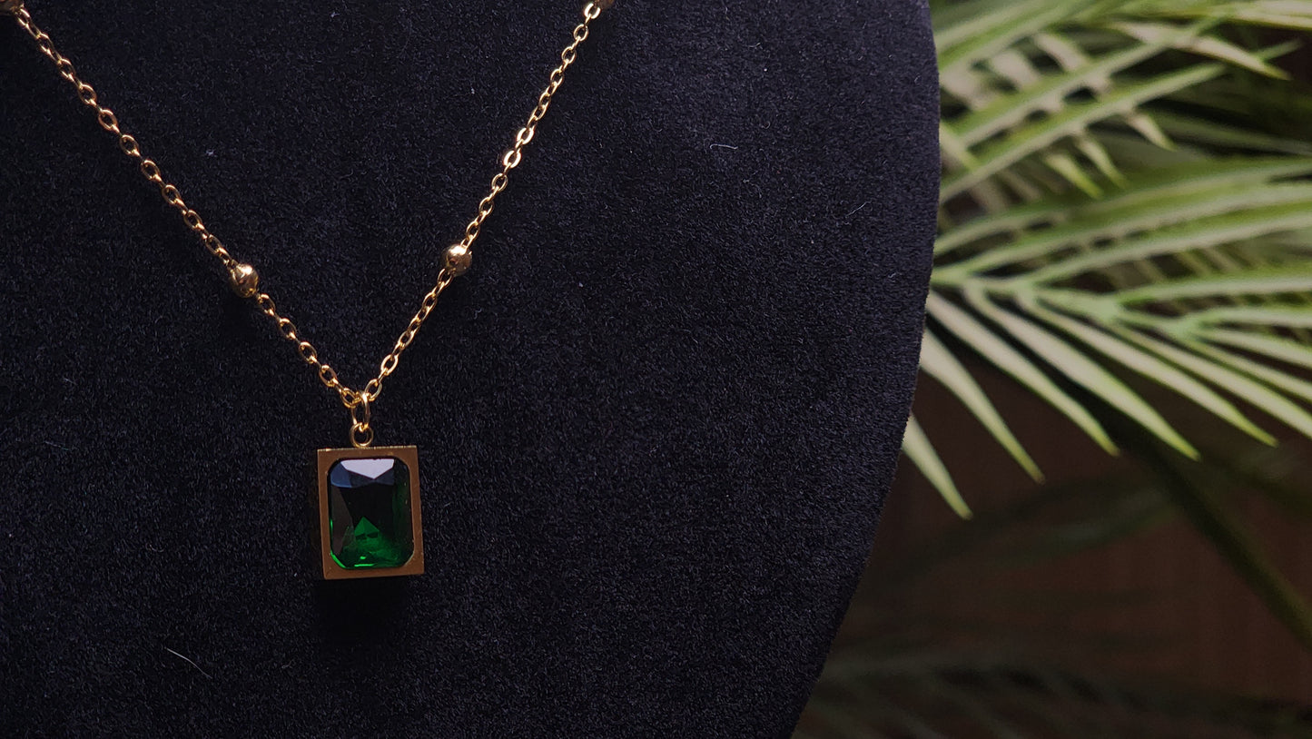 💚 Green Square Stone Locket