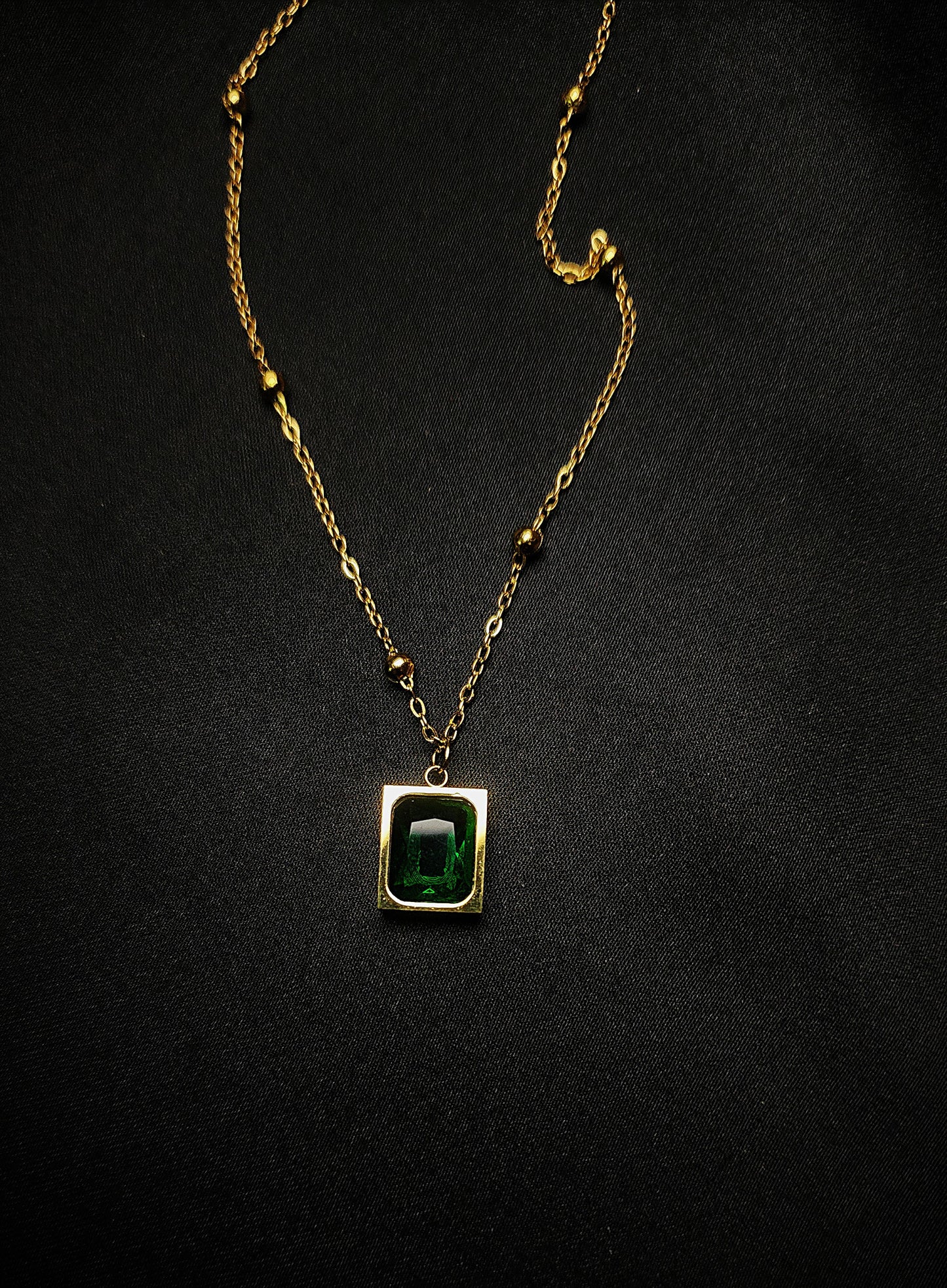 💚 Green Square Stone Locket