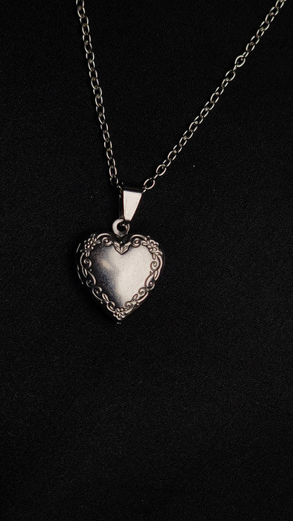 ❤️ Heart Inside Picture Locket