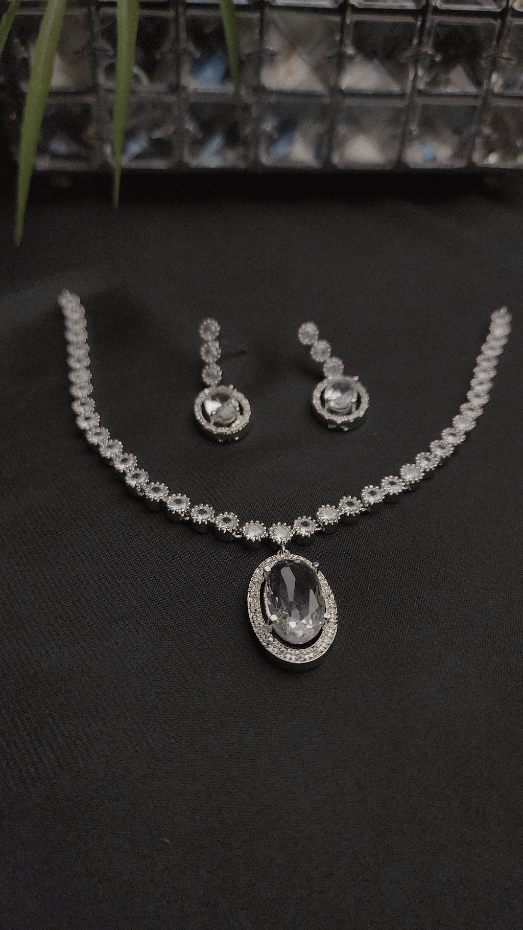 Necklace with a dazzling oval pendant and a matching pair of drop earrings