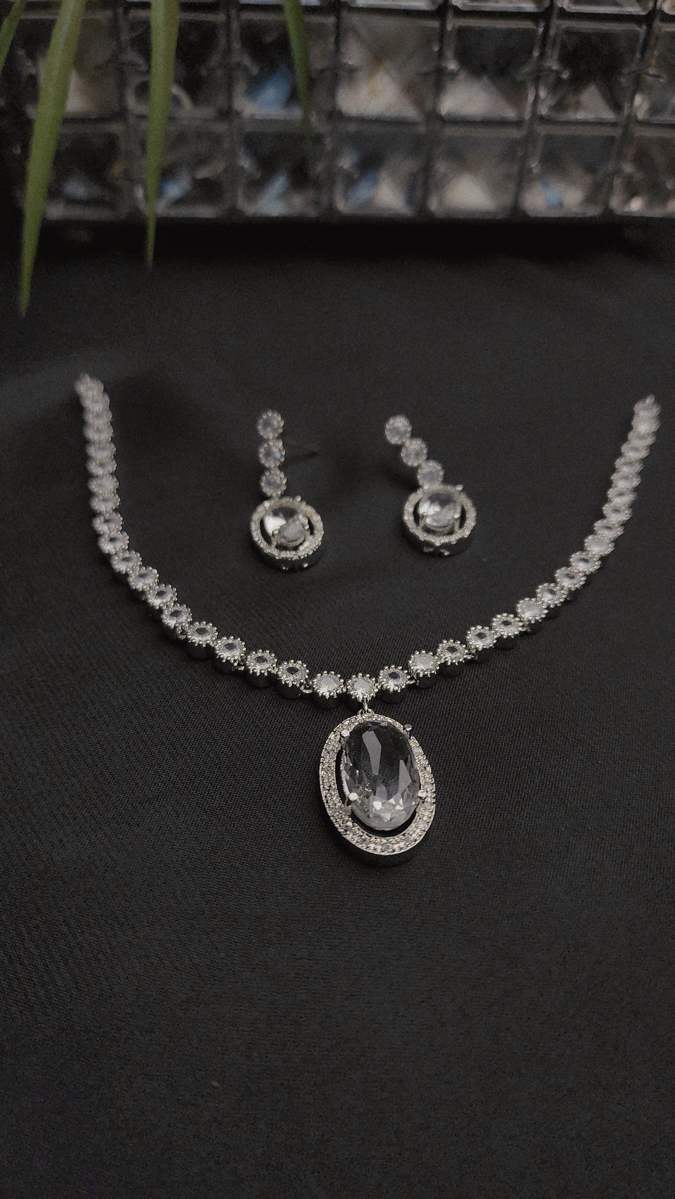 Necklace with a dazzling oval pendant and a matching pair of drop earrings