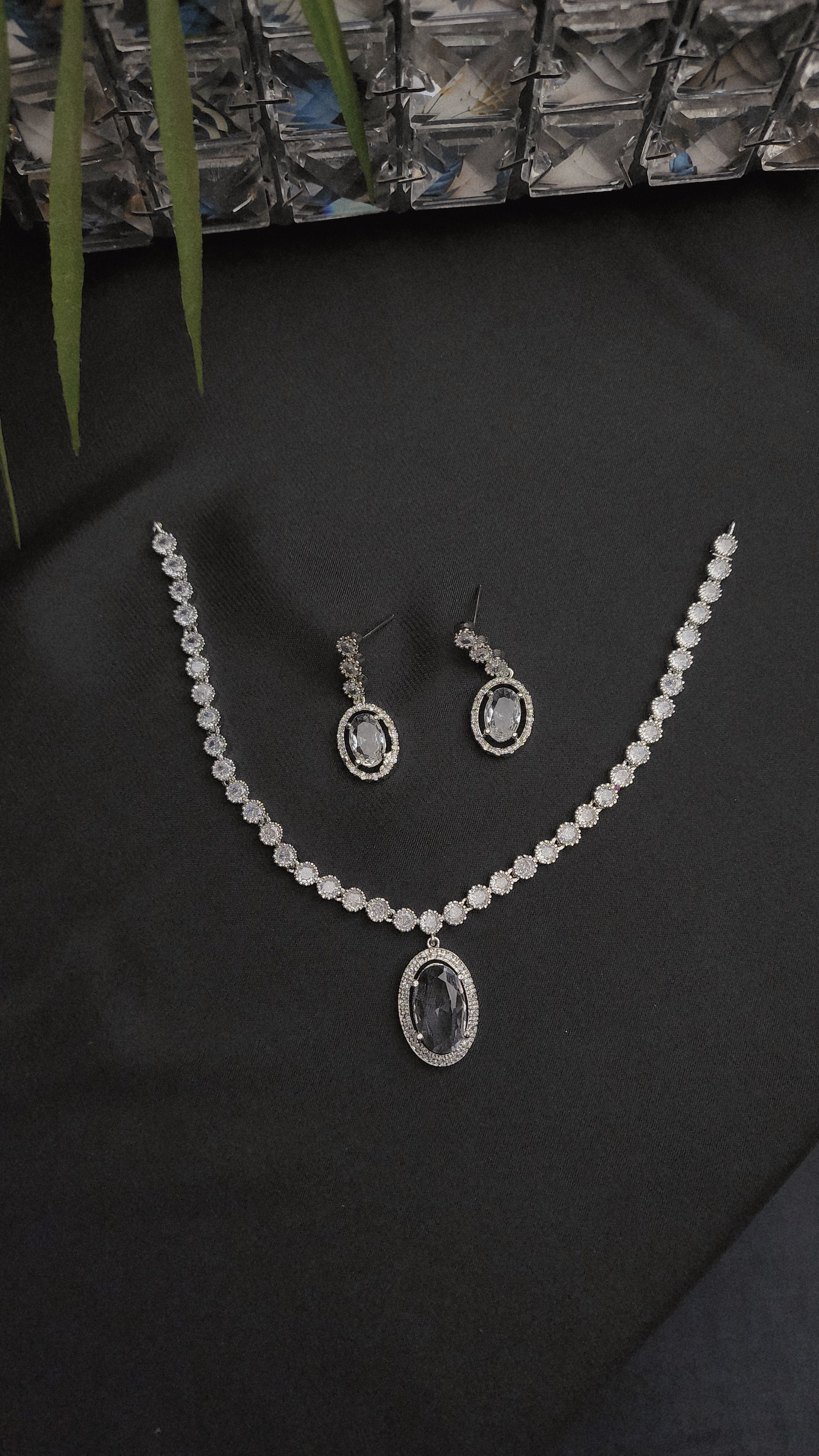 Necklace with a dazzling oval pendant and a matching pair of drop earrings