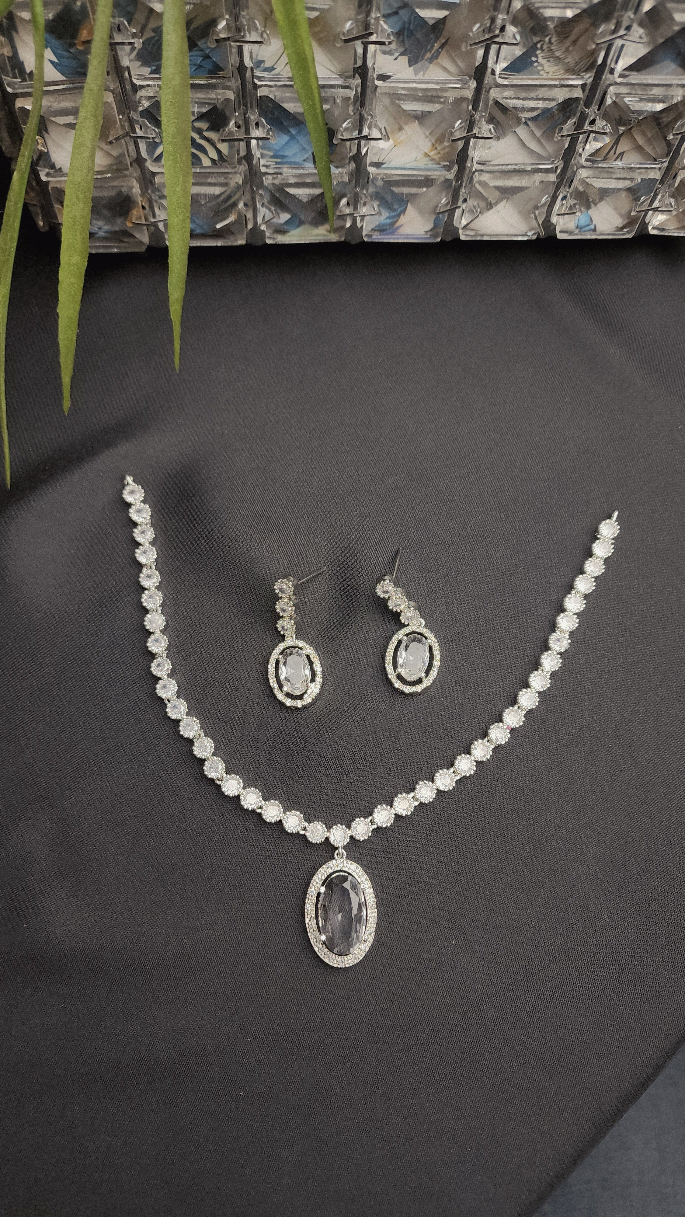 Necklace with a dazzling oval pendant and a matching pair of drop earrings