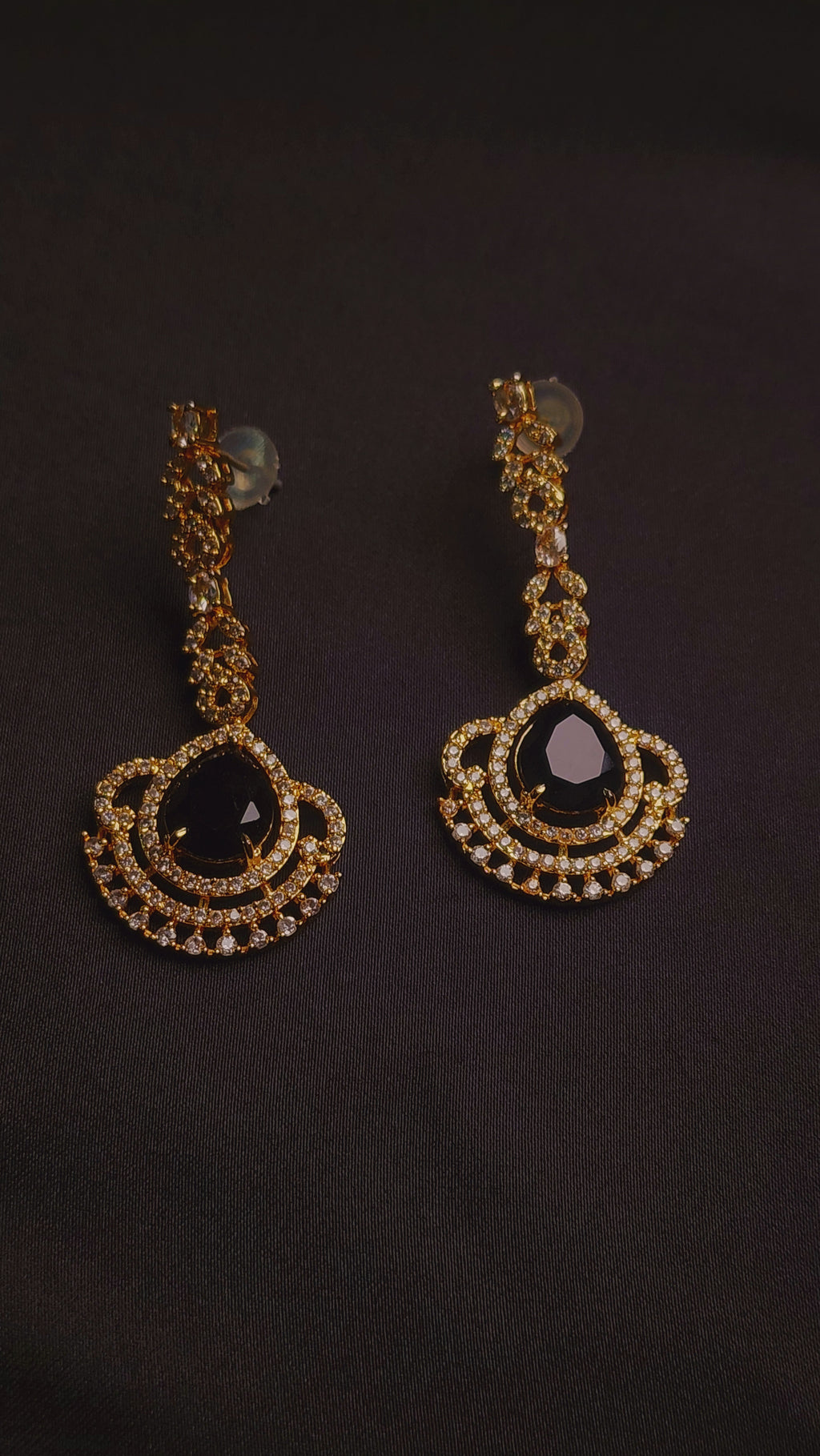 GOLD AND BLACK STONE EARING
