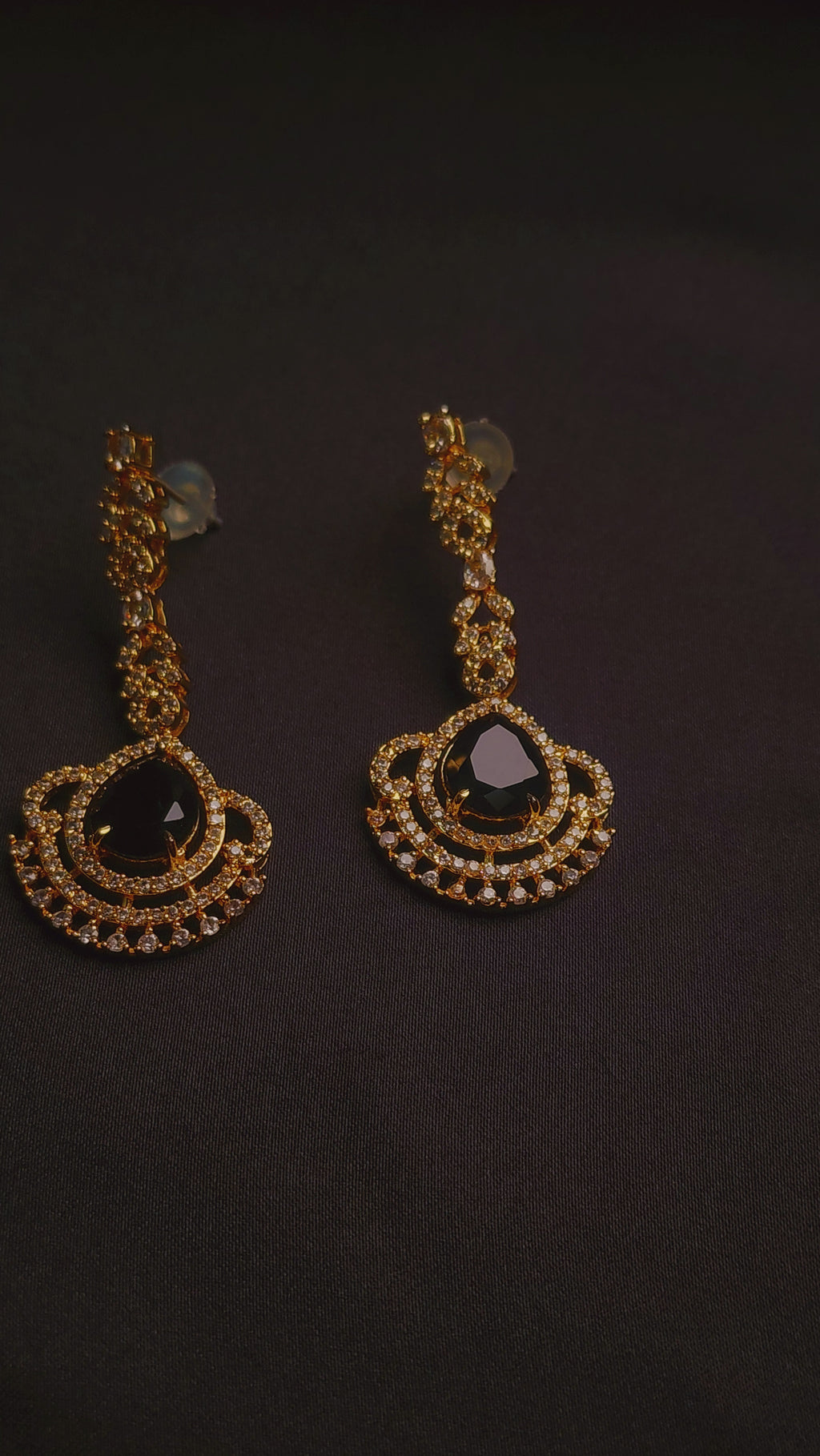 GOLD AND BLACK STONE EARING