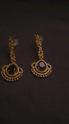 GOLD AND BLACK STONE EARING