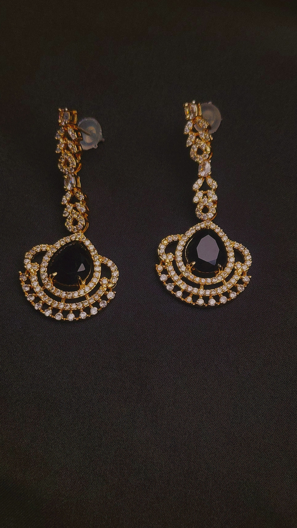 GOLD AND BLACK STONE EARING
