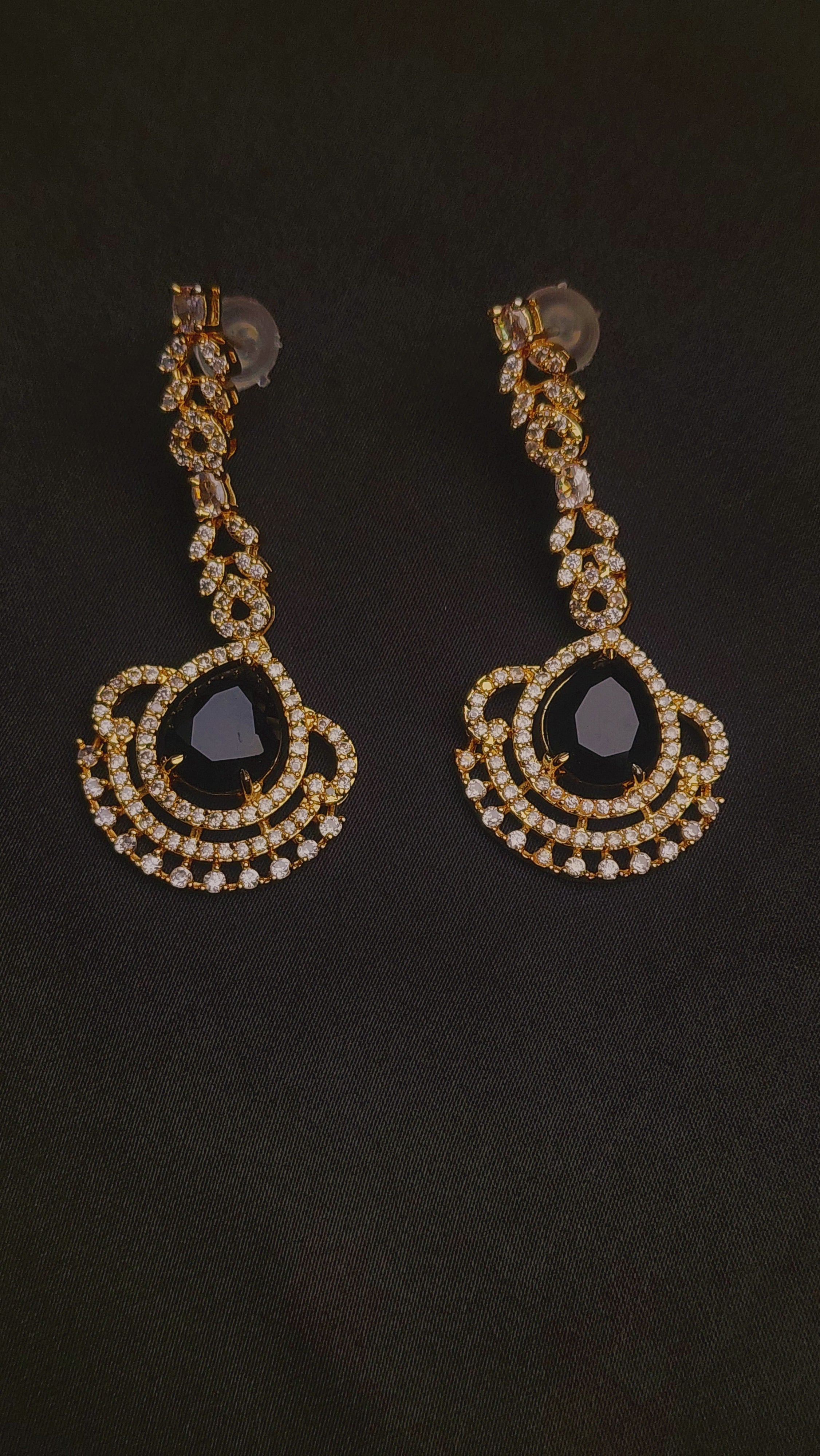 GOLD AND BLACK STONE EARING