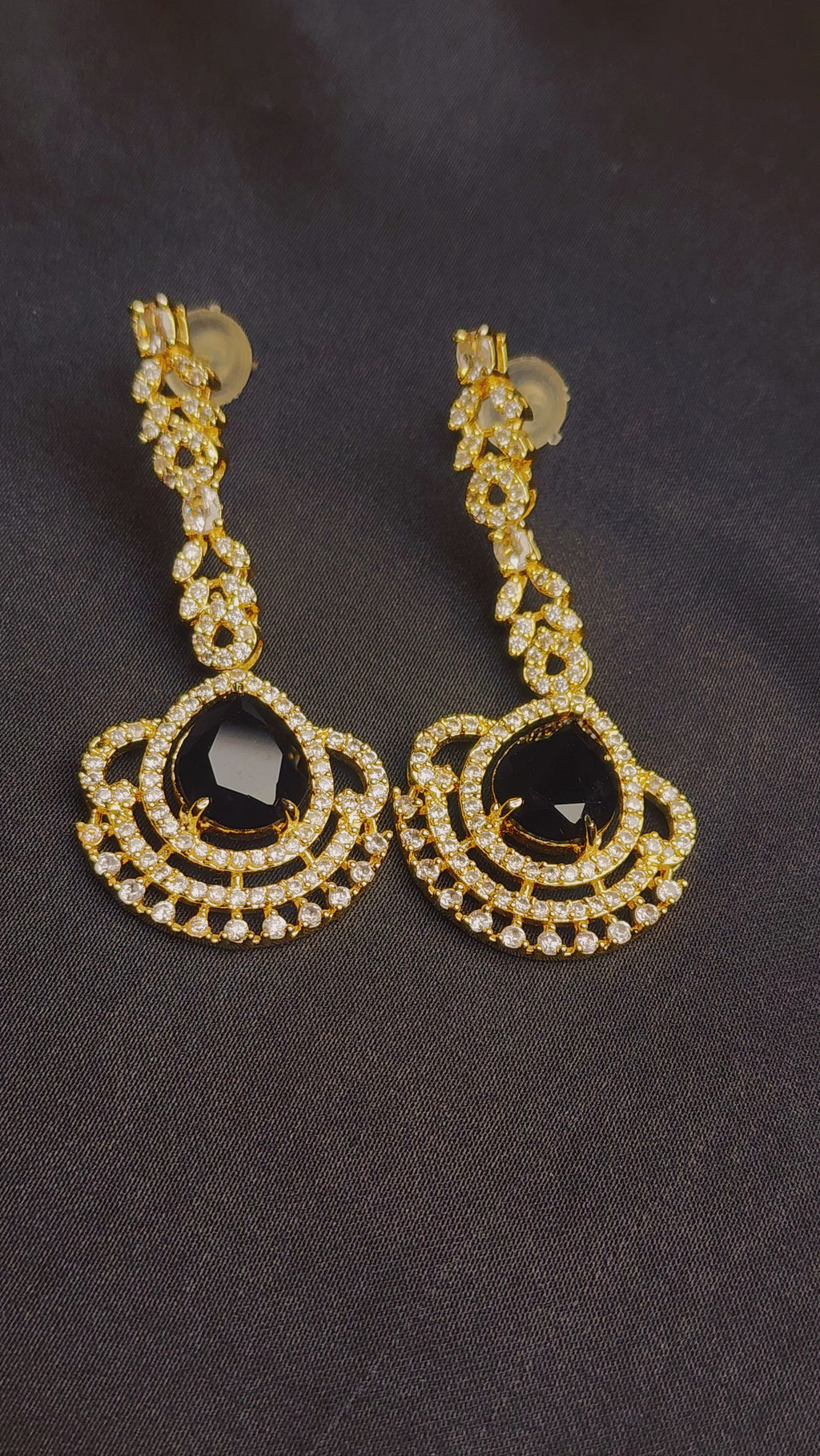 GOLD AND BLACK STONE EARING