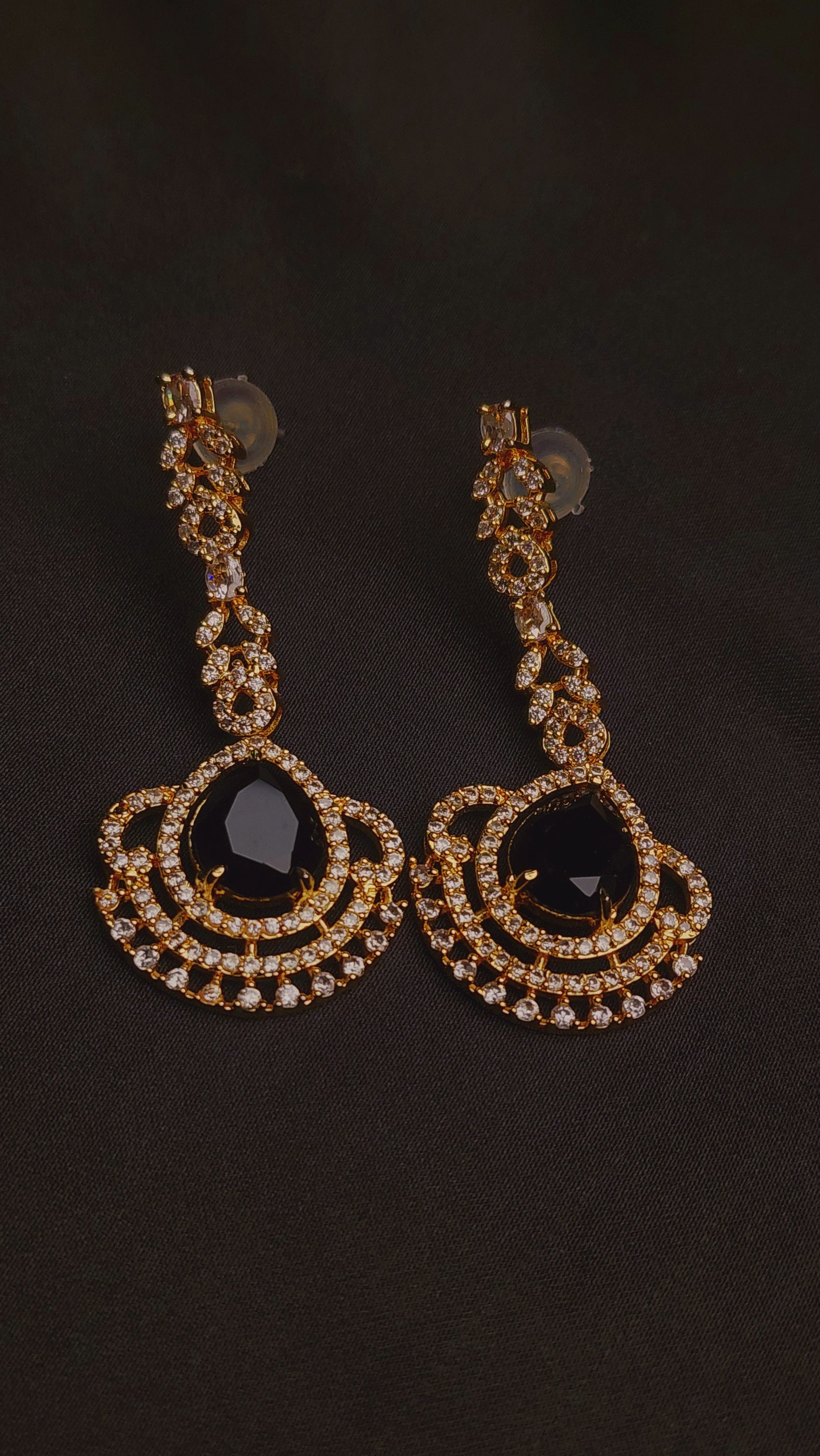 GOLD AND BLACK STONE EARING