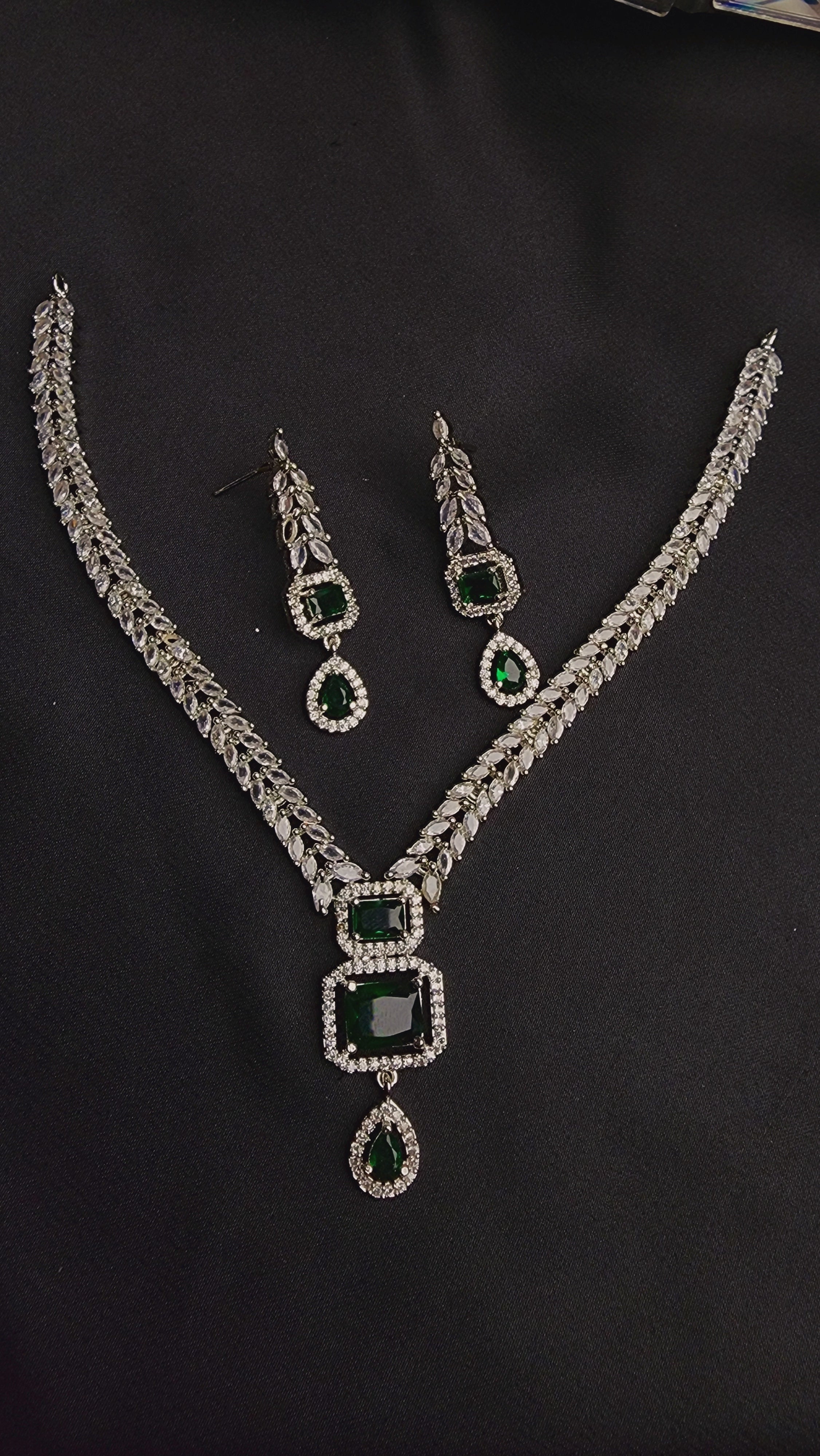 Exquisite Emerald and Diamond Jewelry Set✧˖°⋆｡˚