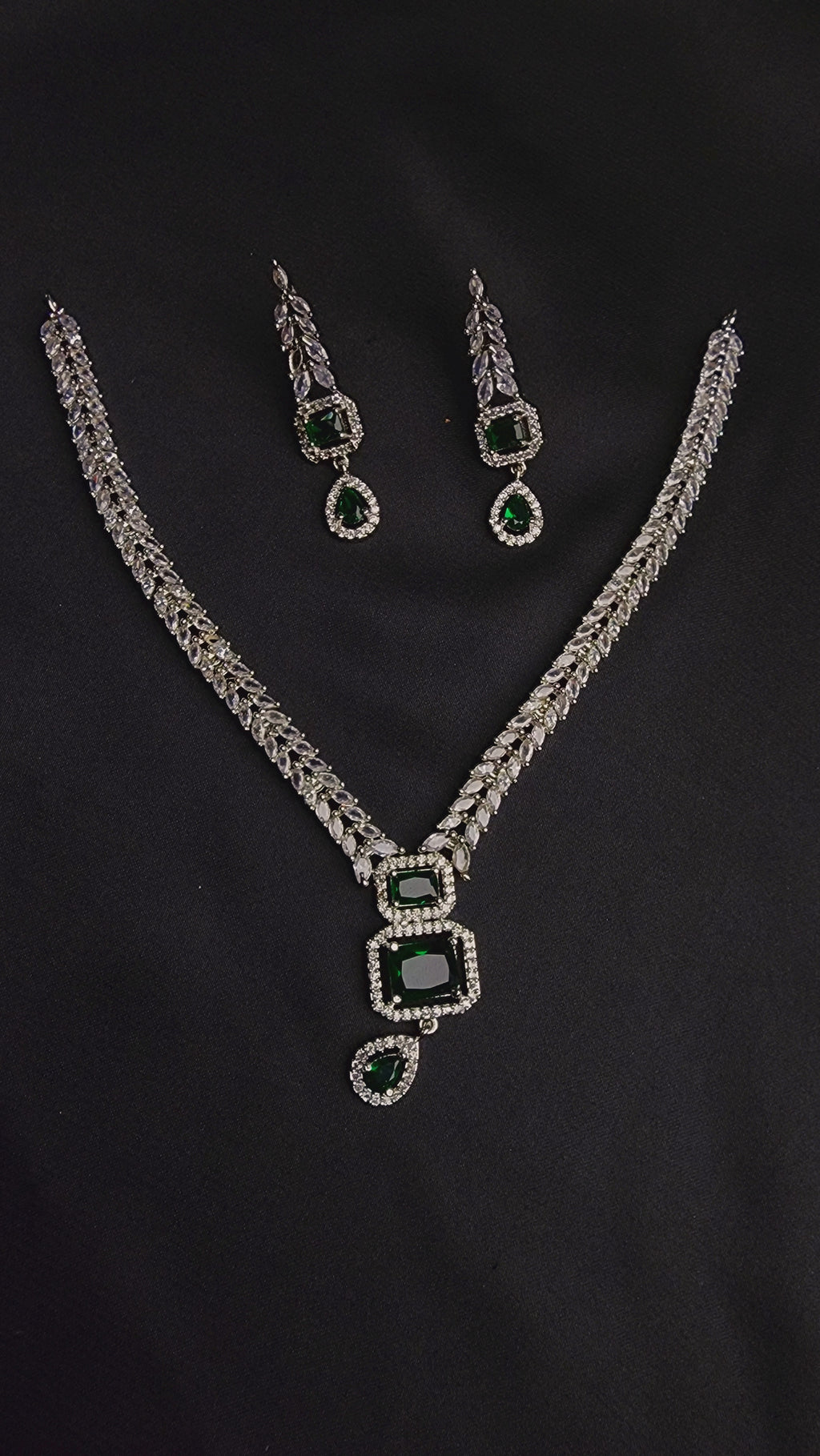 Exquisite Emerald and Diamond Jewelry Set✧˖°⋆｡˚