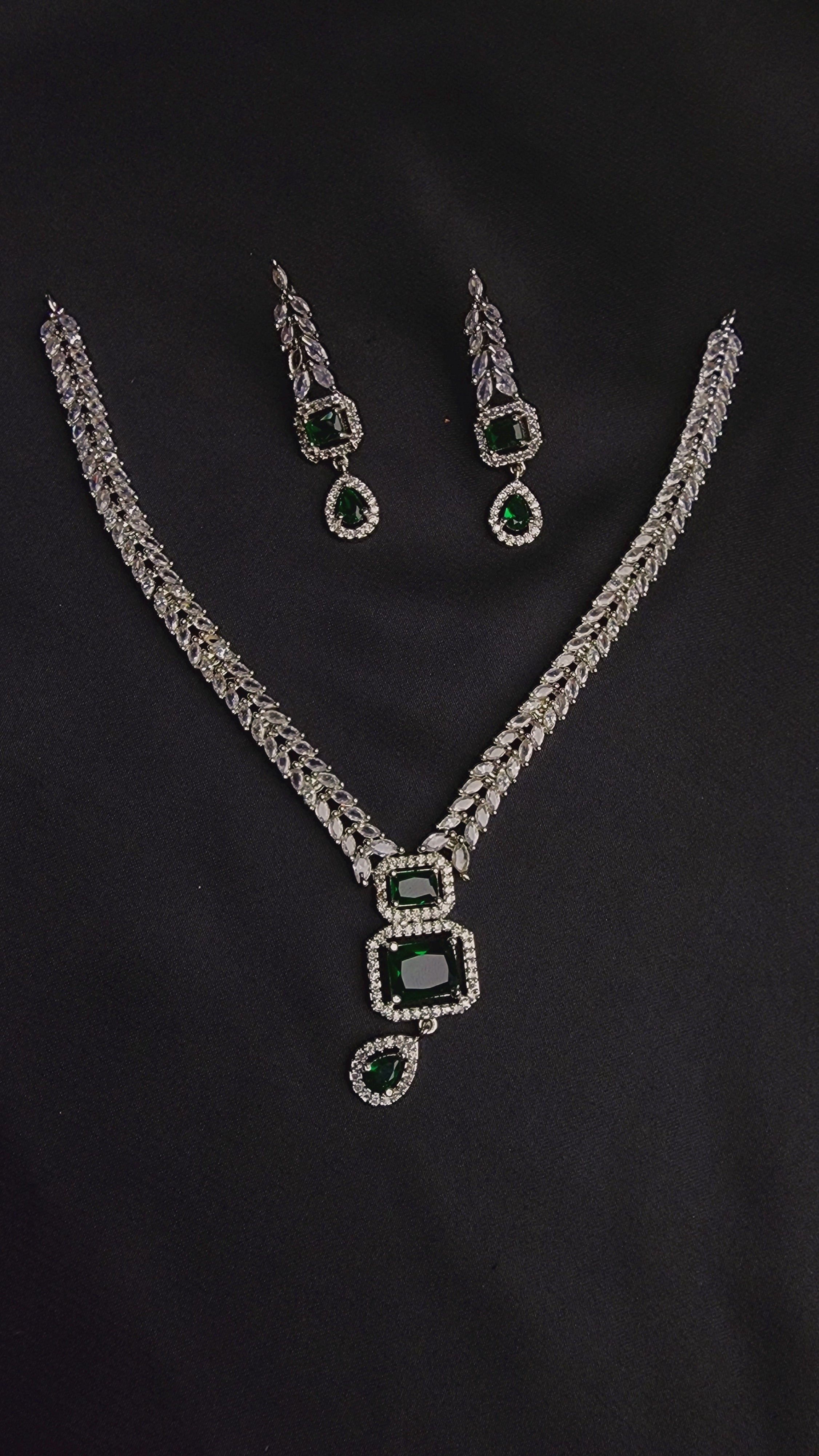 Exquisite Emerald and Diamond Jewelry Set✧˖°⋆｡˚